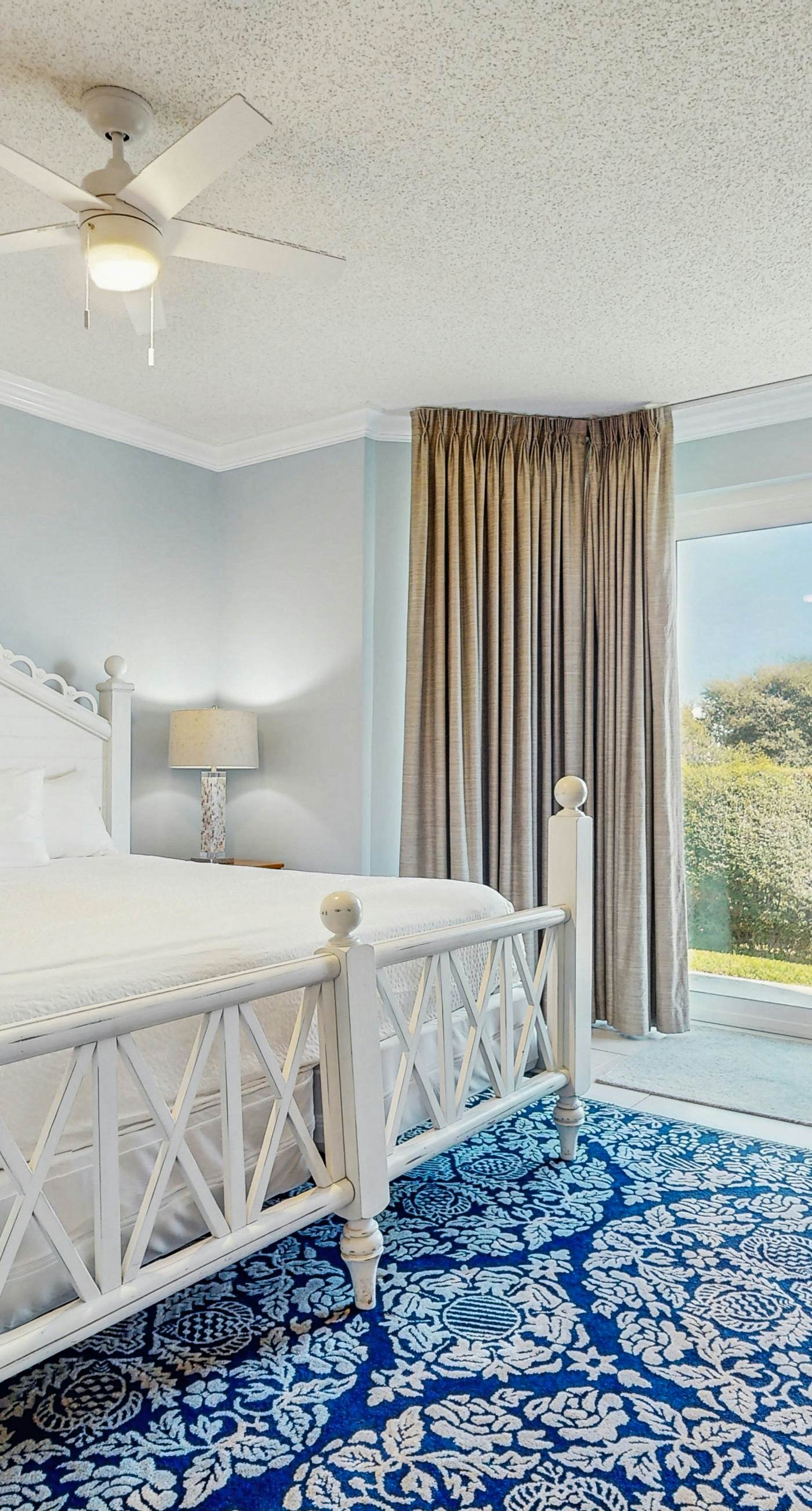 Conveniently located Gulf condo with spacious layout, pool & pickleball