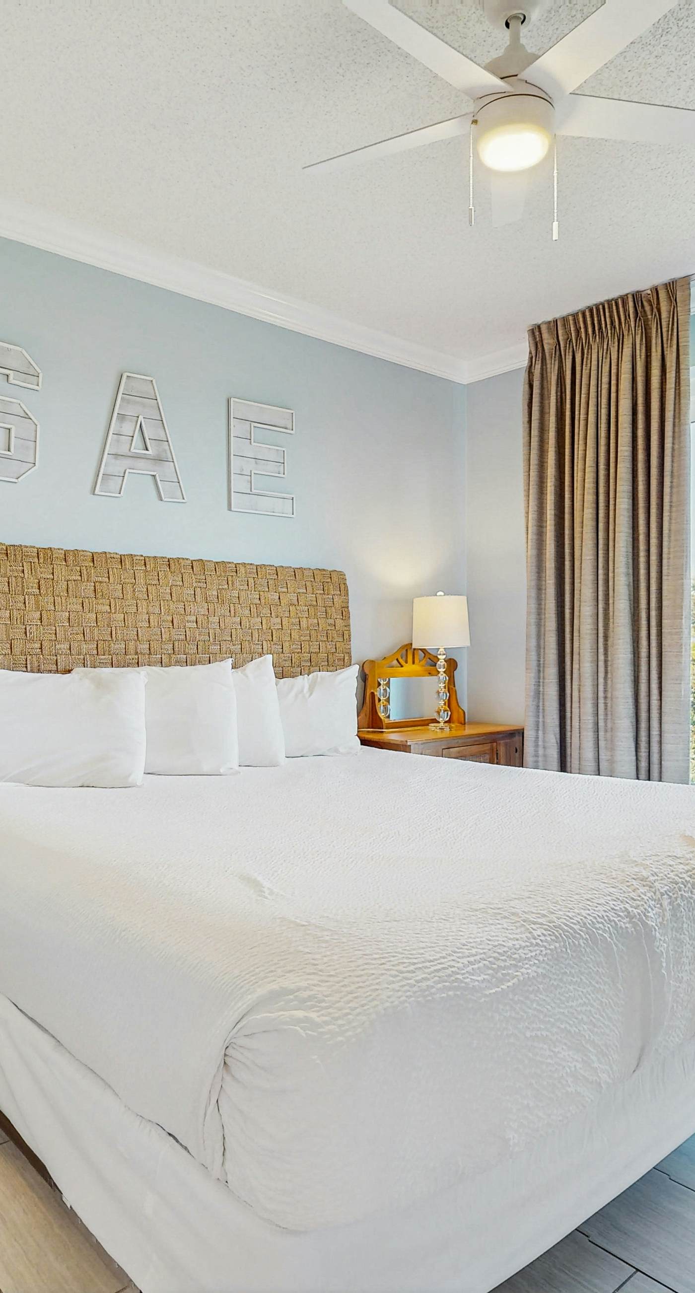 Conveniently located Gulf condo with spacious layout, pool & pickleball