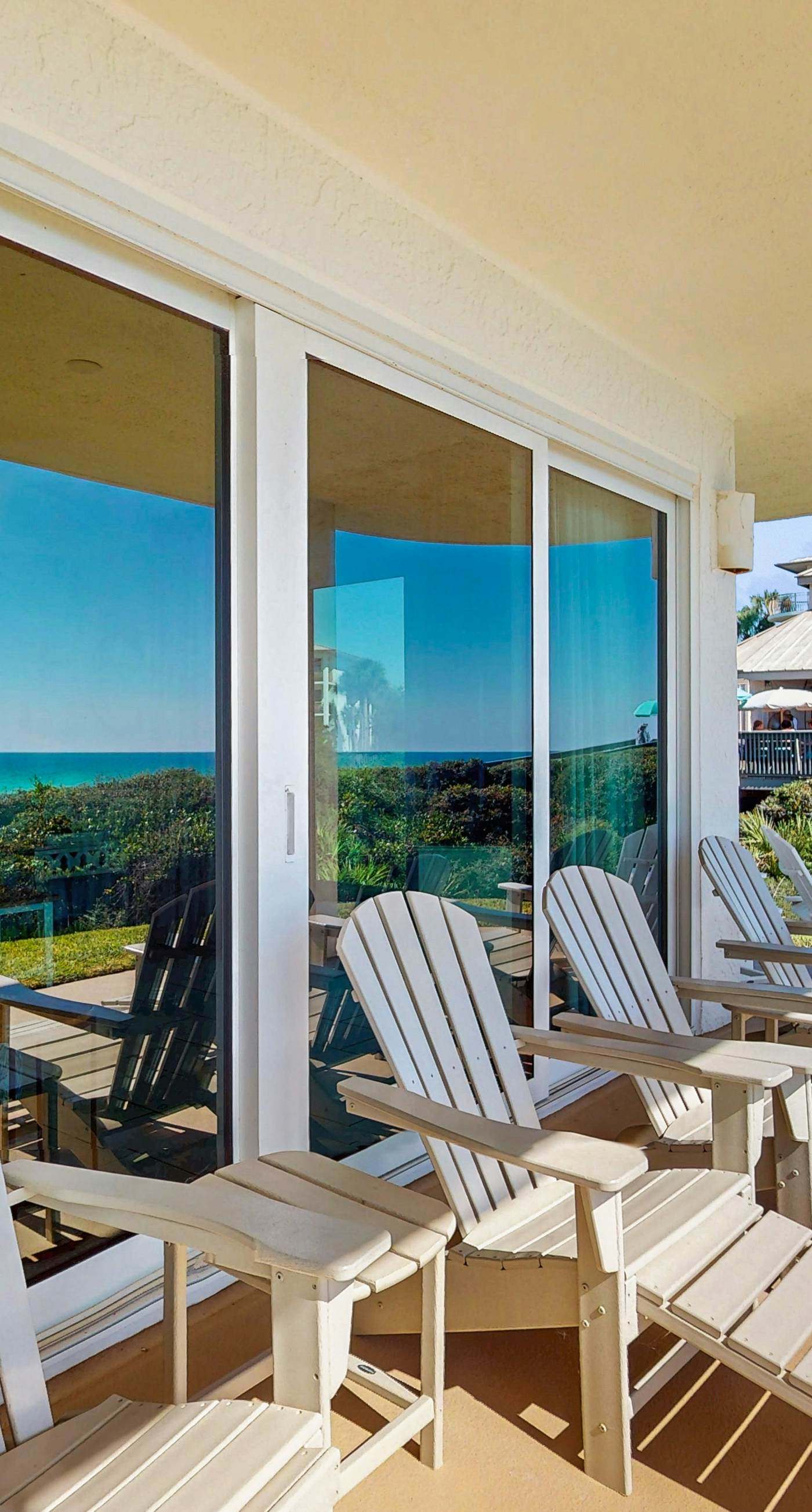 Conveniently located Gulf condo with spacious layout, pool & pickleball