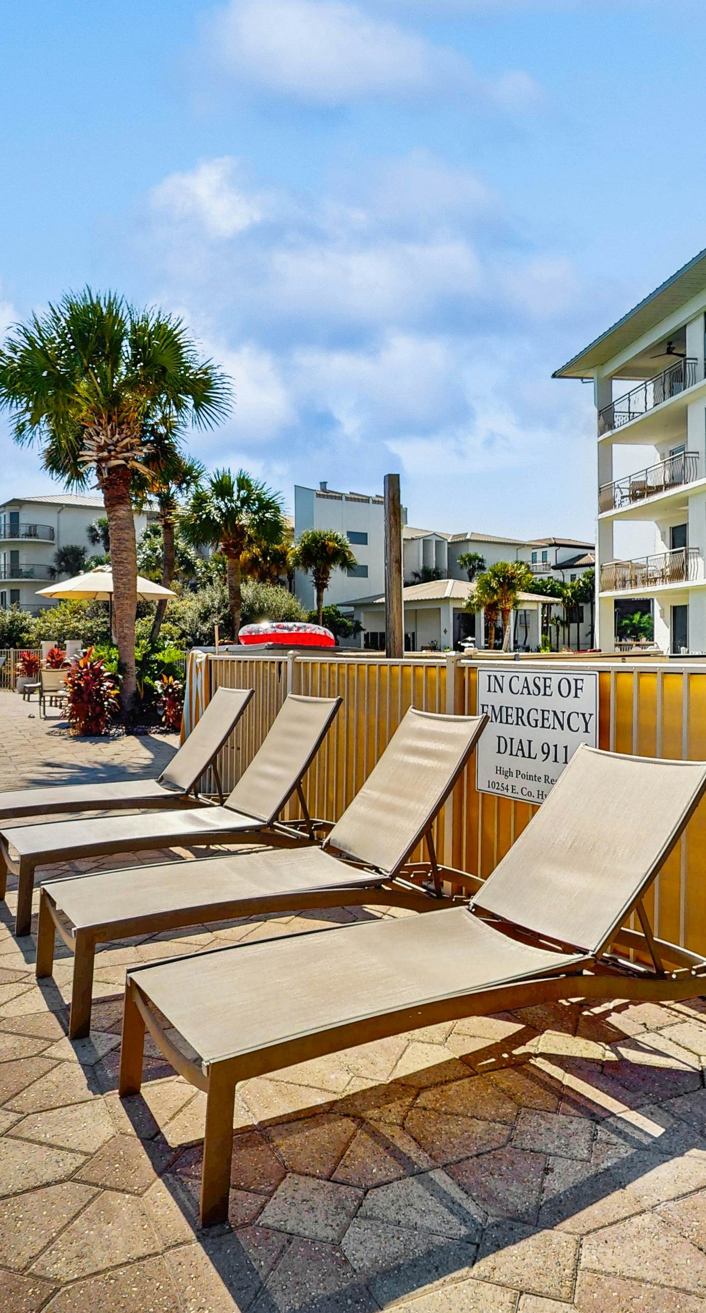 Conveniently located Gulf condo with spacious layout, pool & pickleball