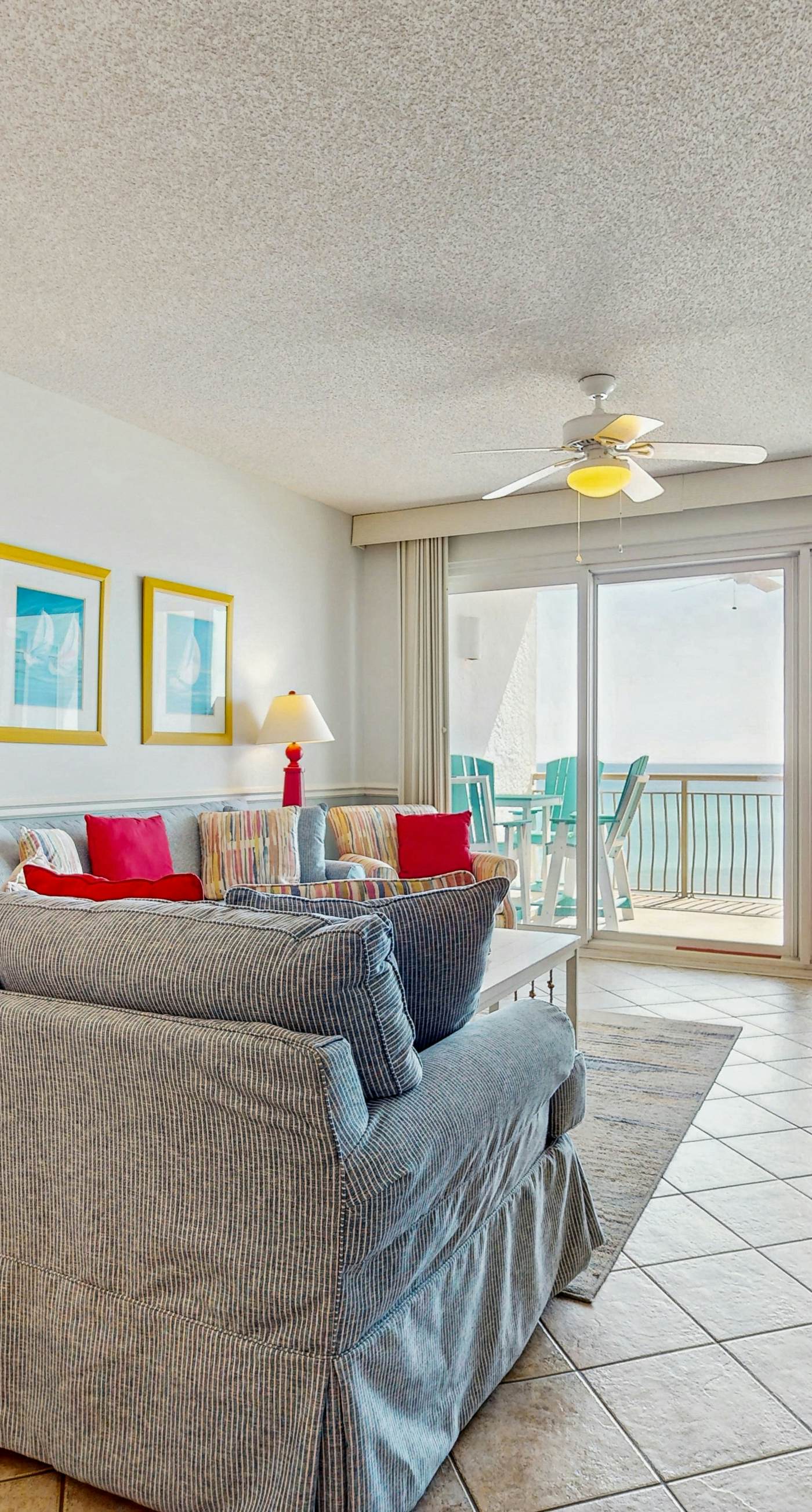 Gulf-front condo with bicycles, lazy river & pickleball