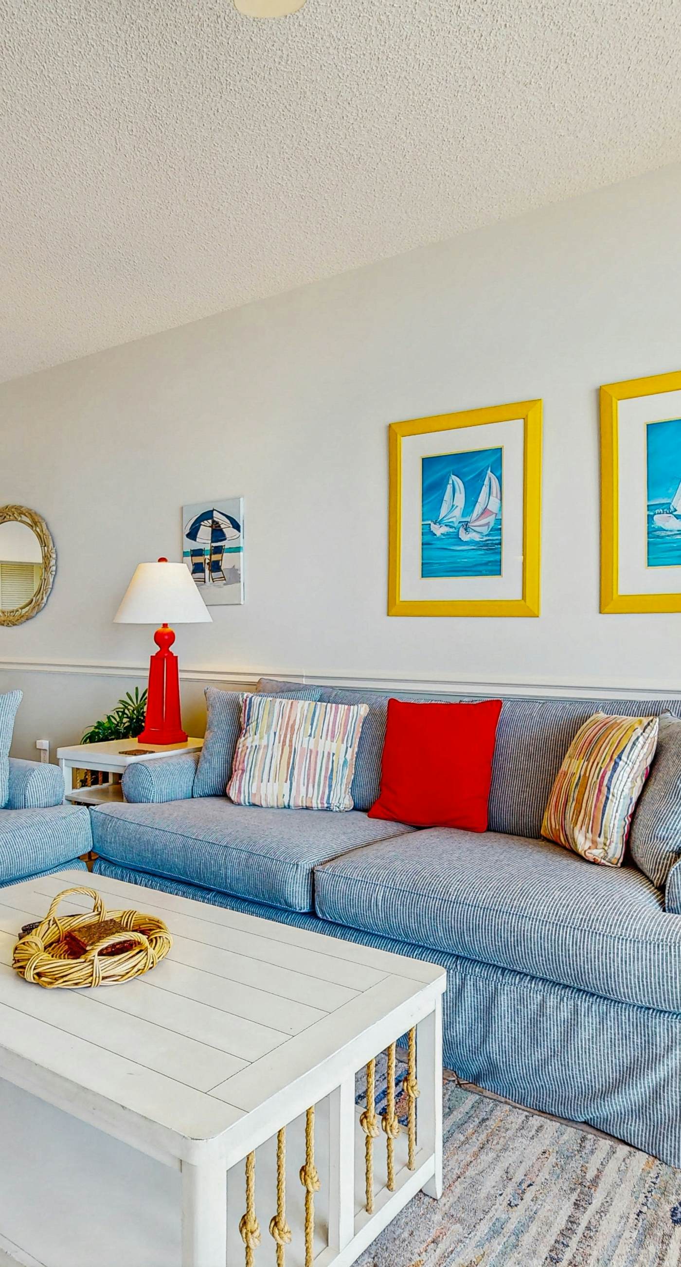 Gulf-front condo with bicycles, lazy river & pickleball