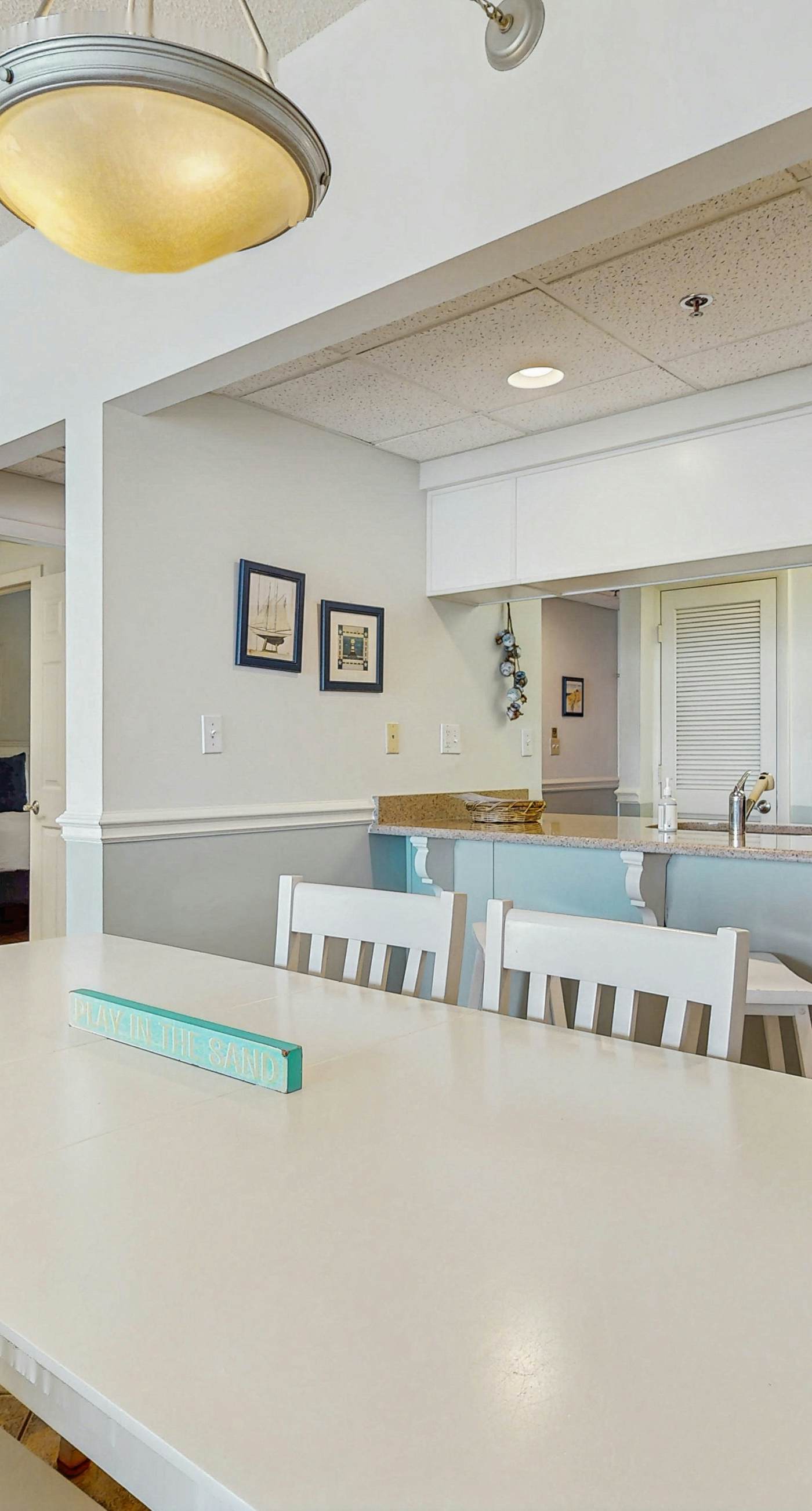 Gulf-front condo with bicycles, lazy river & pickleball