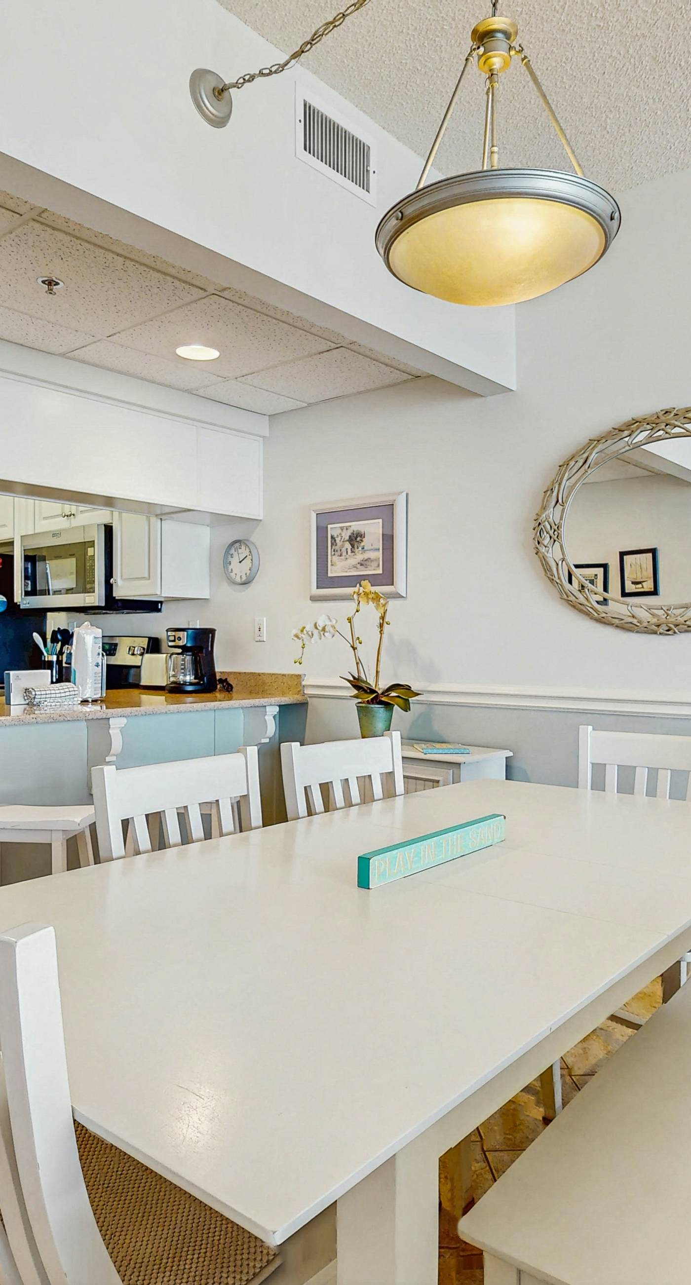 Gulf-front condo with bicycles, lazy river & pickleball