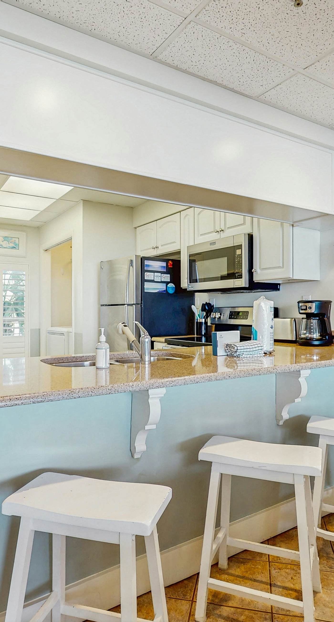 Gulf-front condo with bicycles, lazy river & pickleball