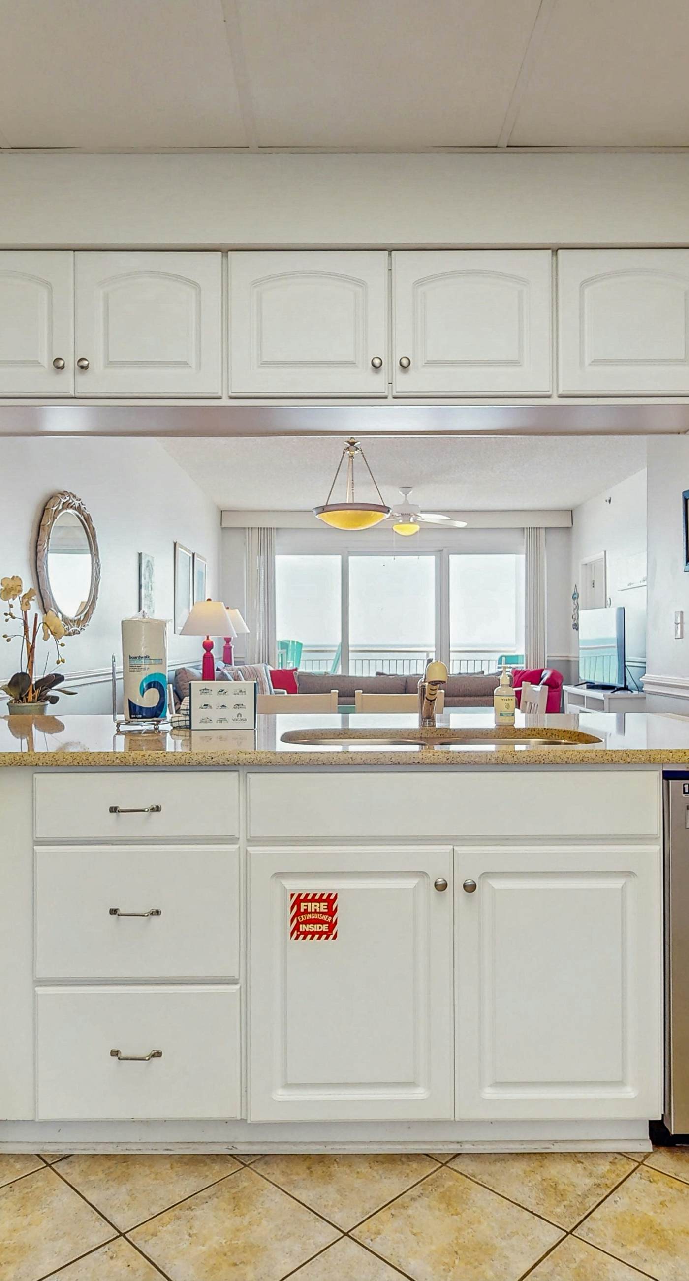 Gulf-front condo with bicycles, lazy river & pickleball