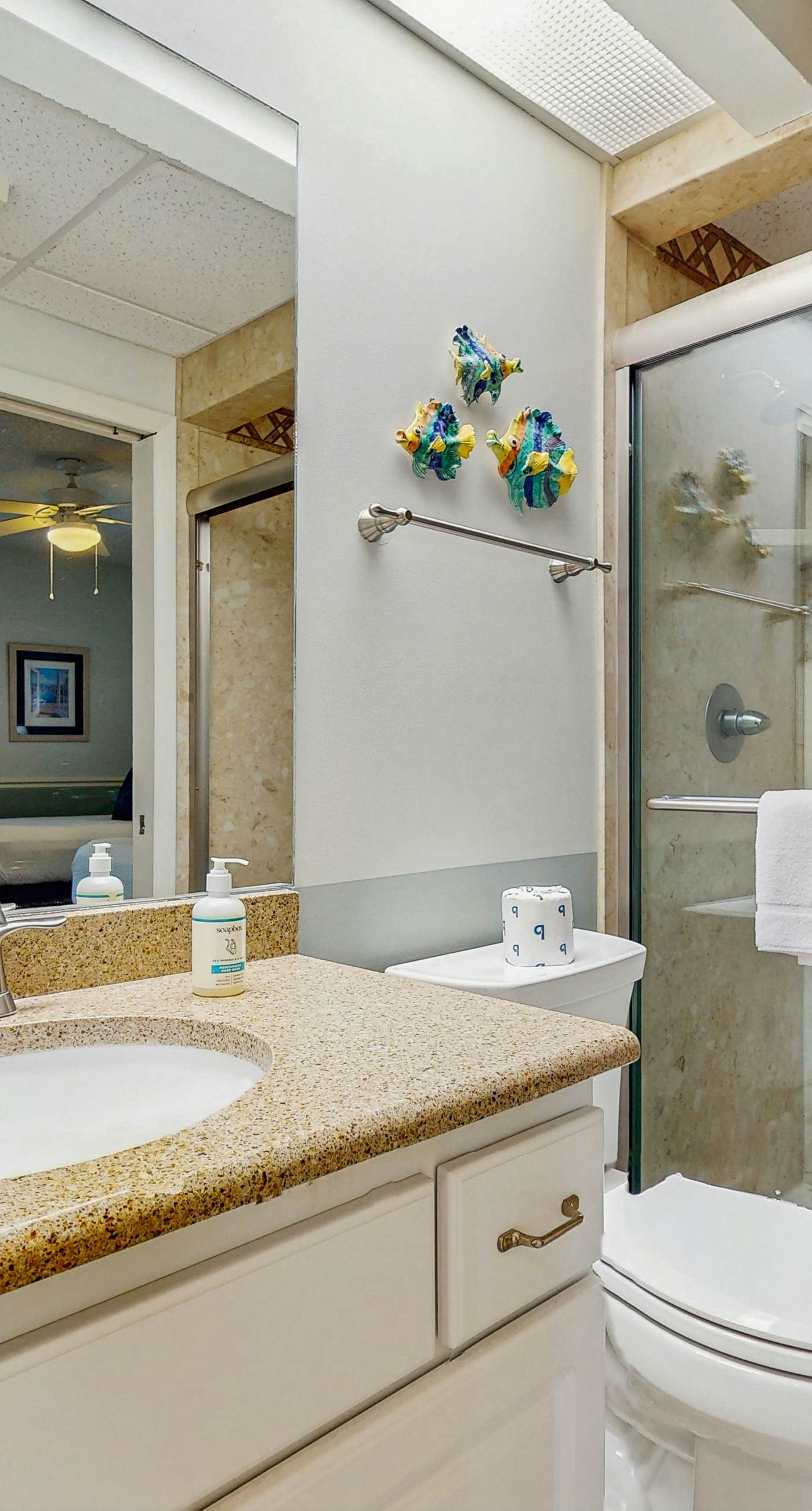 Gulf-front condo with bicycles, lazy river & pickleball