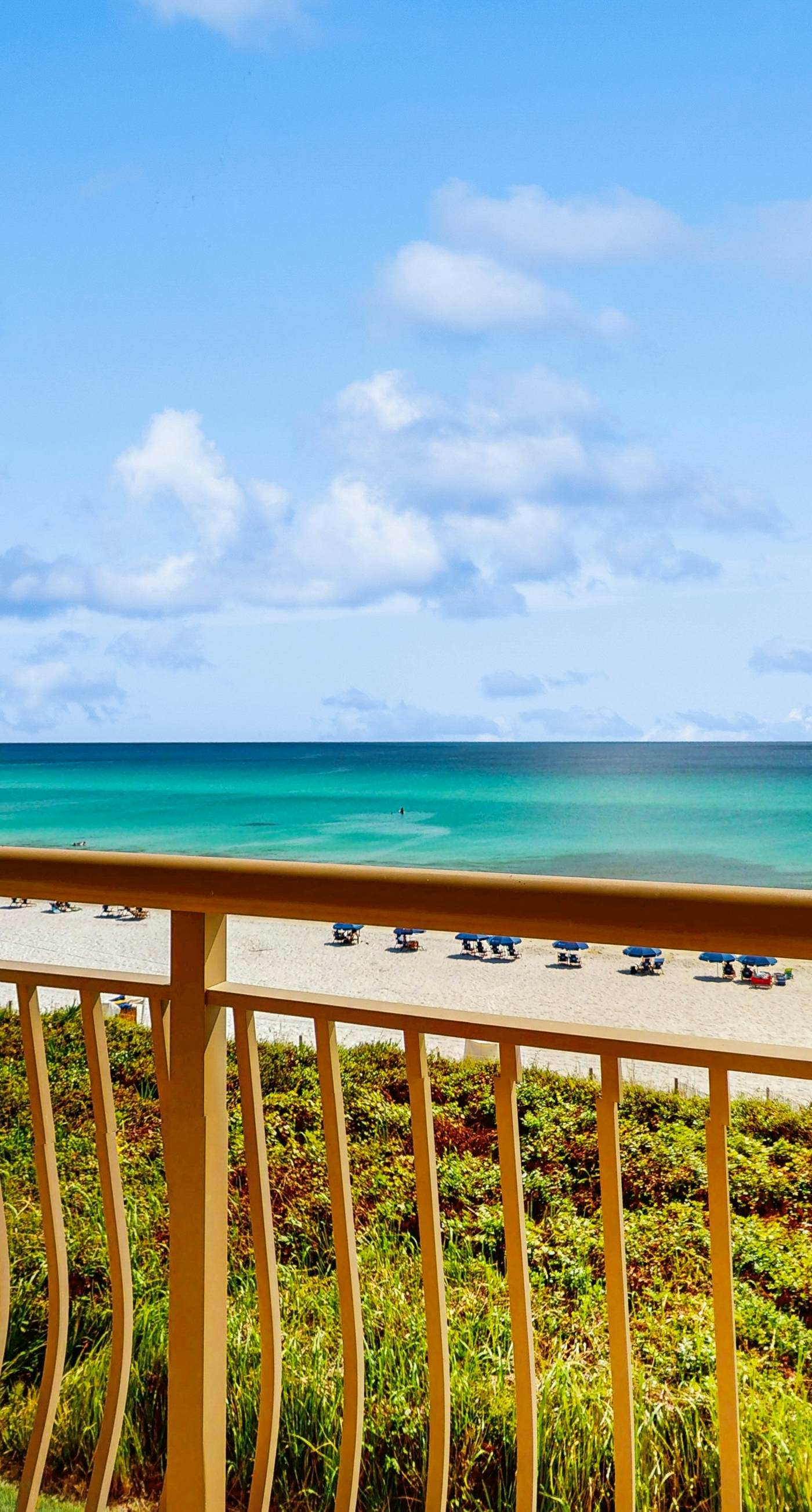 Gulf-front condo with bicycles, lazy river & pickleball