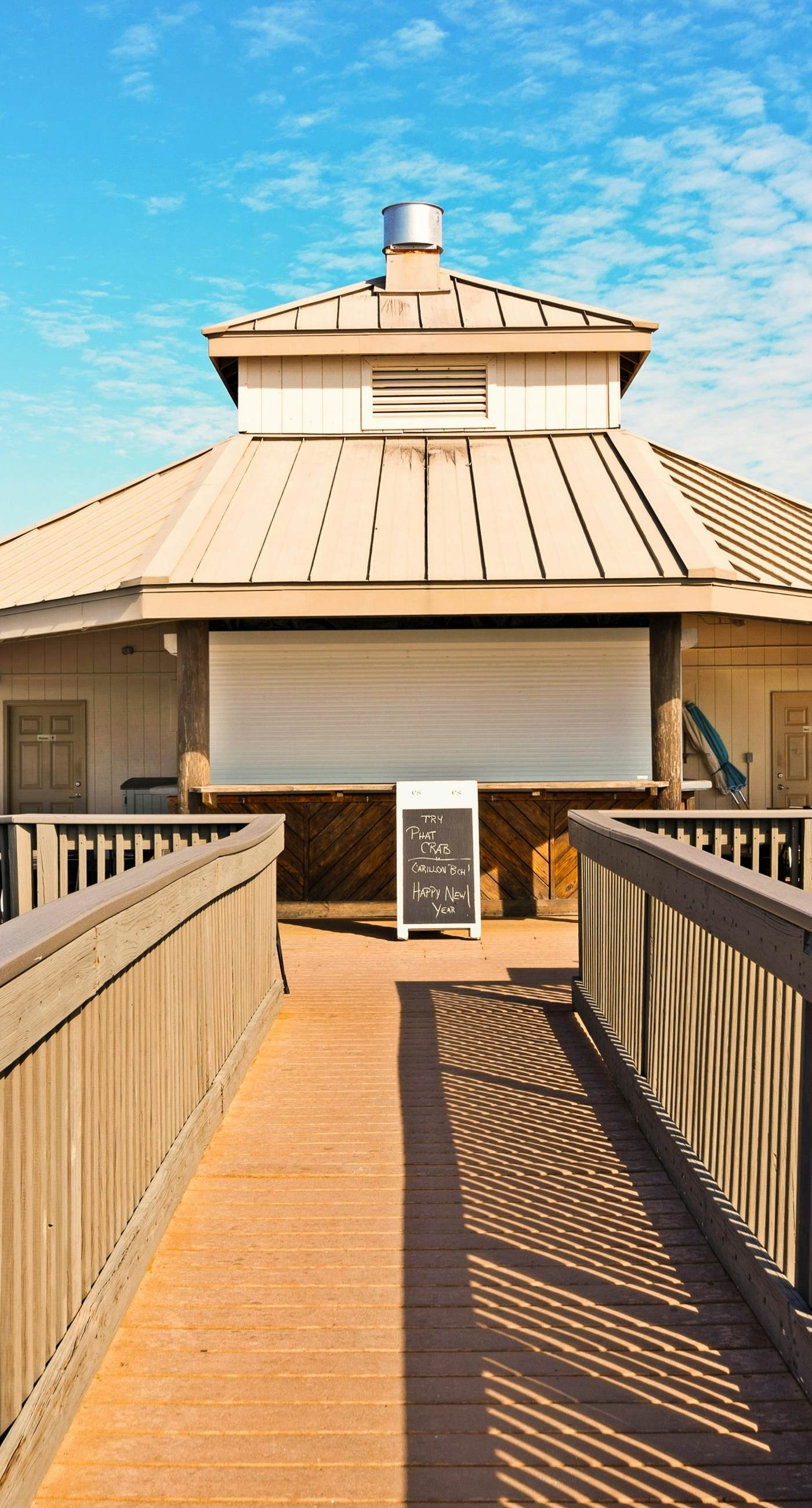 Gulf-front condo with bicycles, lazy river & pickleball