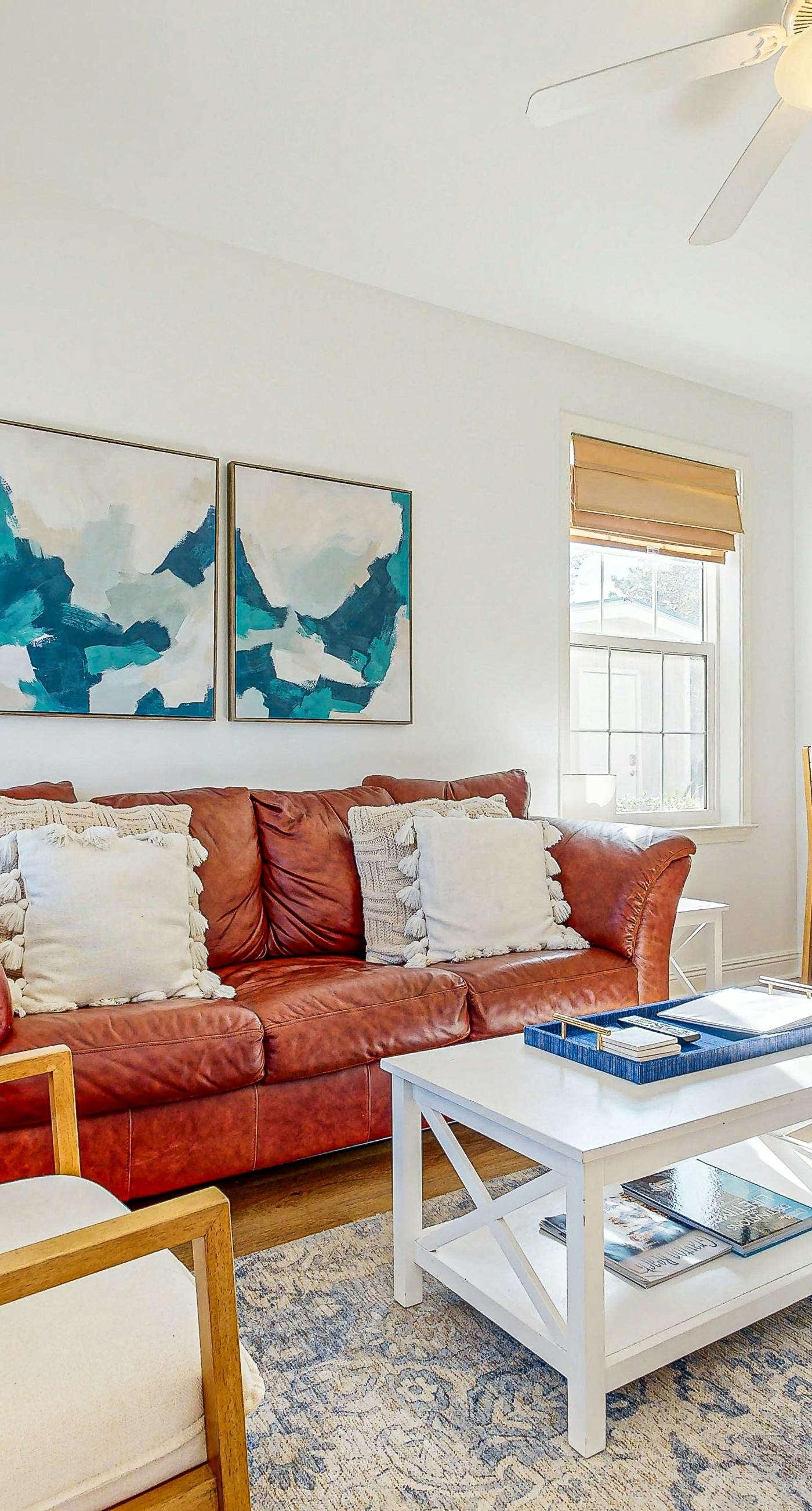 Cozy coastal condo with shared pool, central AC & free WiFi