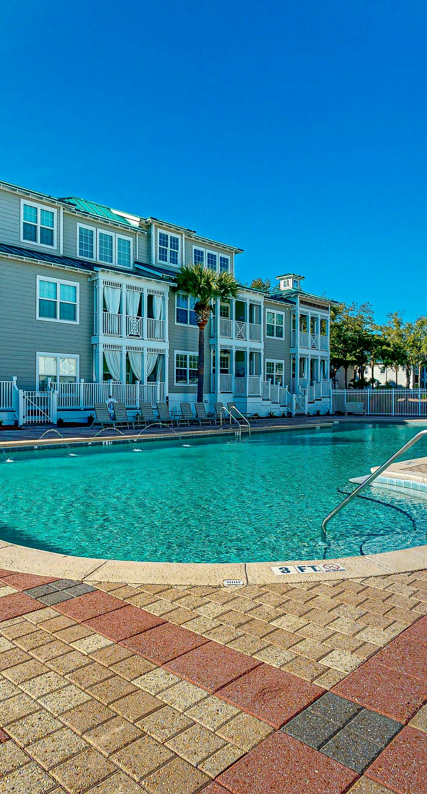 Cozy coastal condo with shared pool, central AC & free WiFi