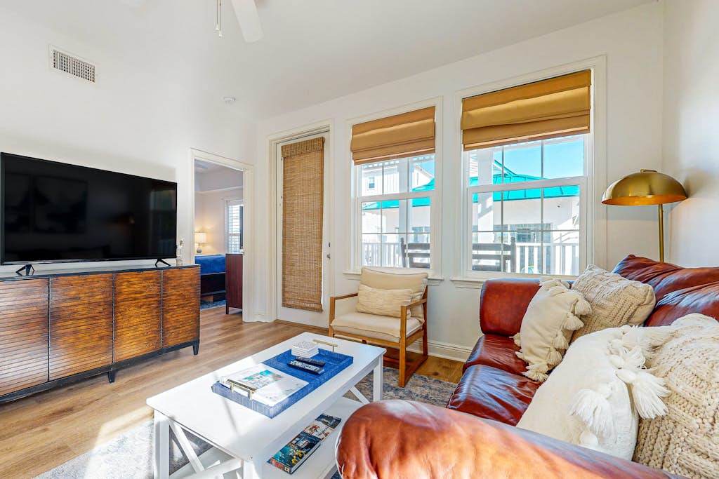 Cozy coastal condo with shared pool, central AC & free WiFi