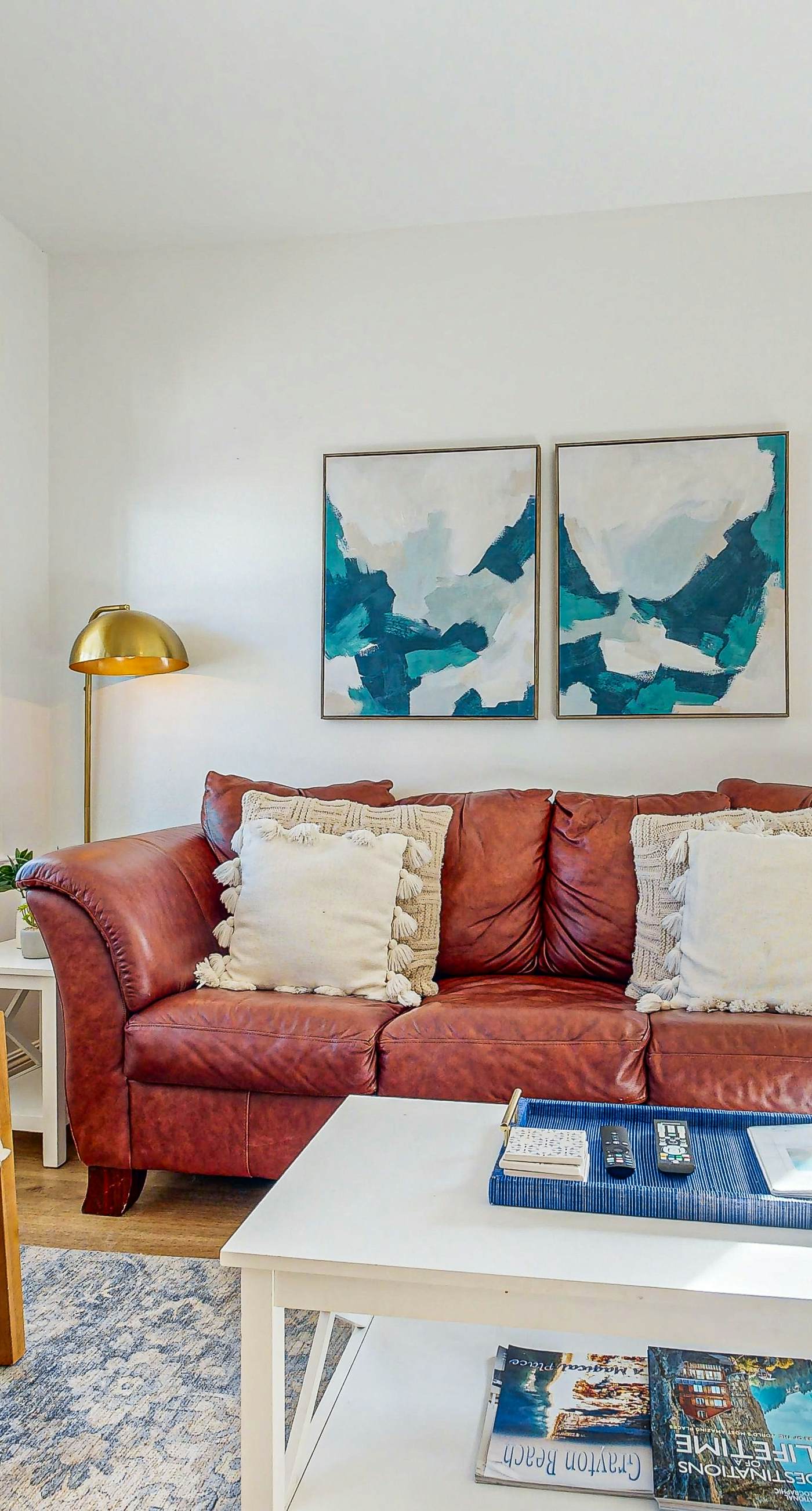 Cozy coastal condo with shared pool, central AC & free WiFi