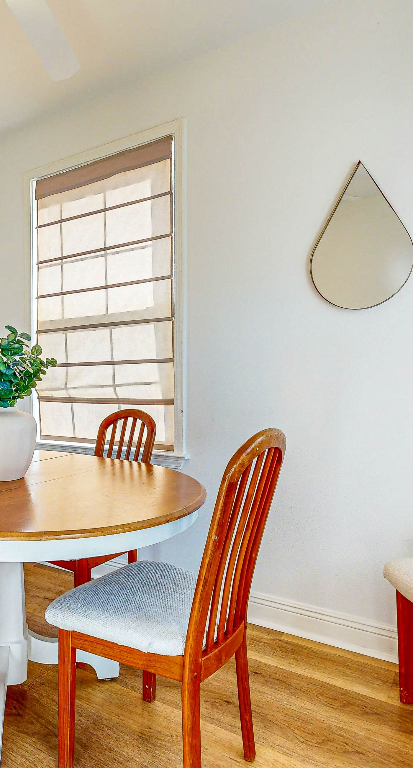 Cozy coastal condo with shared pool, central AC & free WiFi