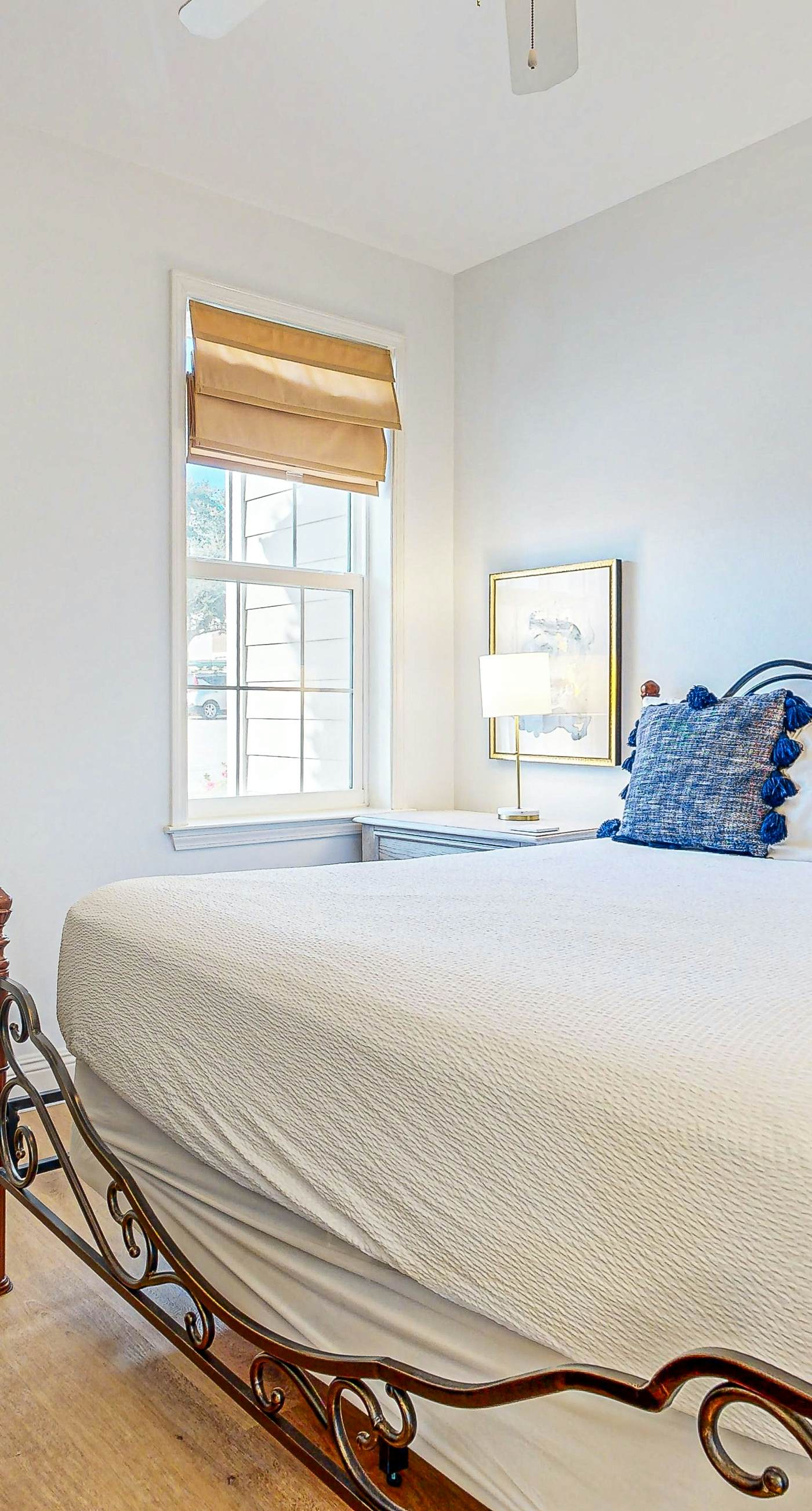 Cozy coastal condo with shared pool, central AC & free WiFi