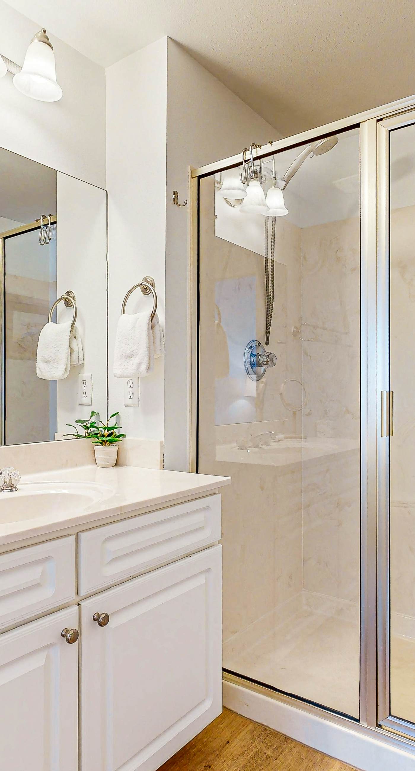 Cozy coastal condo with shared pool, central AC & free WiFi