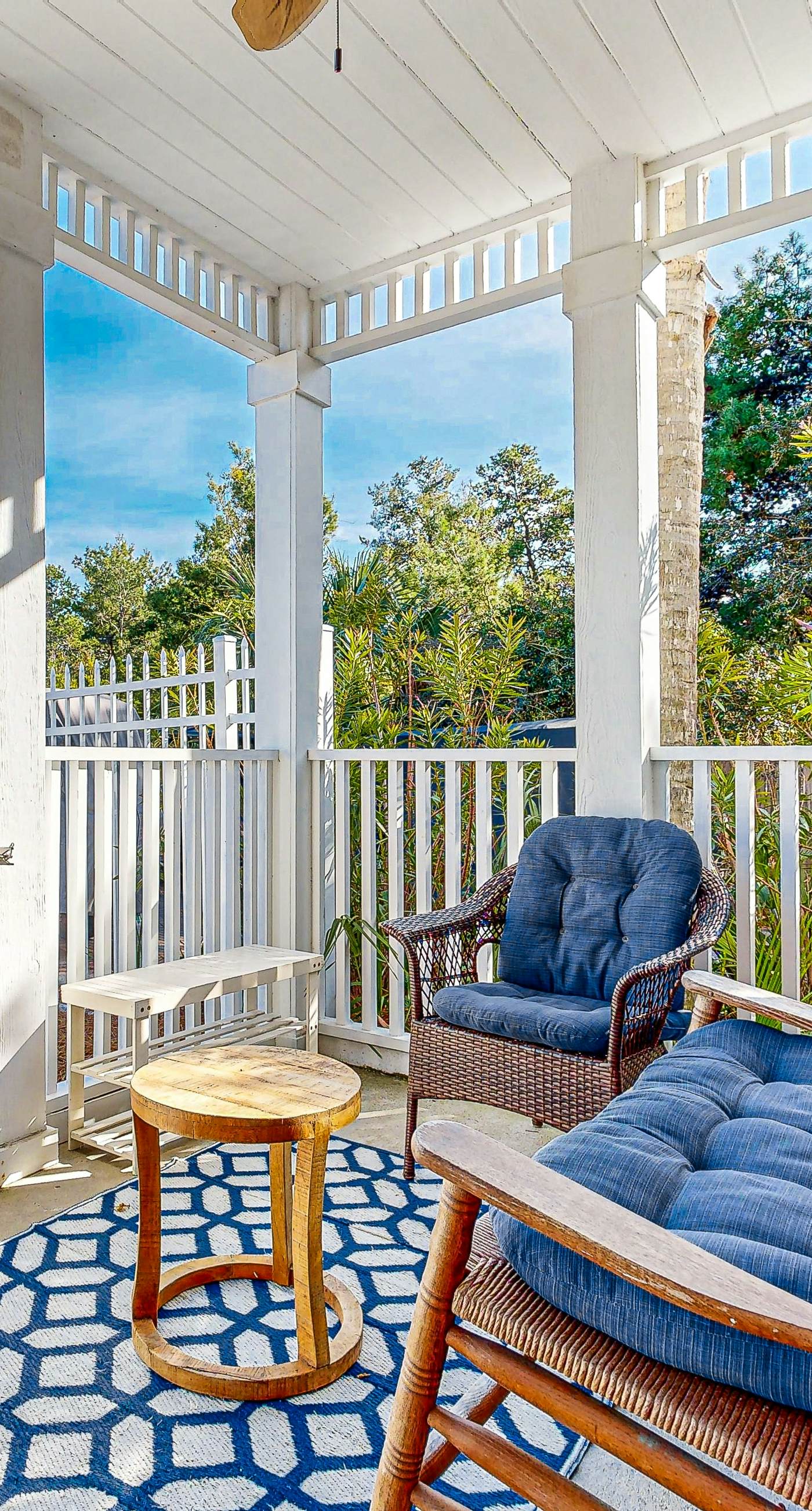 Cozy coastal condo with shared pool, central AC & free WiFi