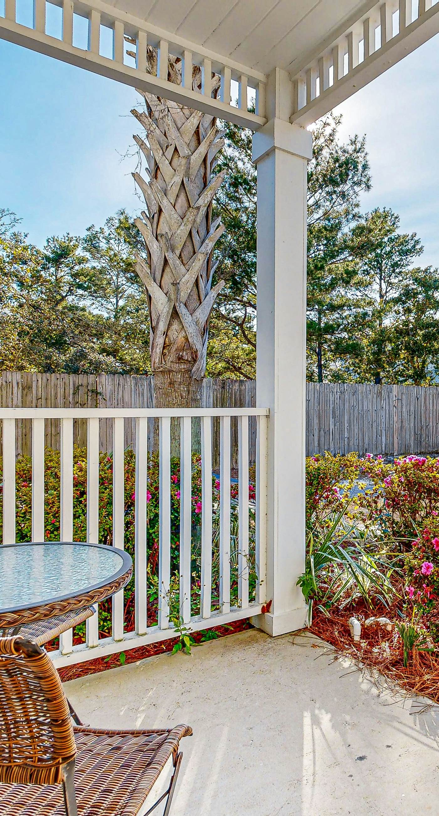 Cozy coastal condo with shared pool, central AC & free WiFi