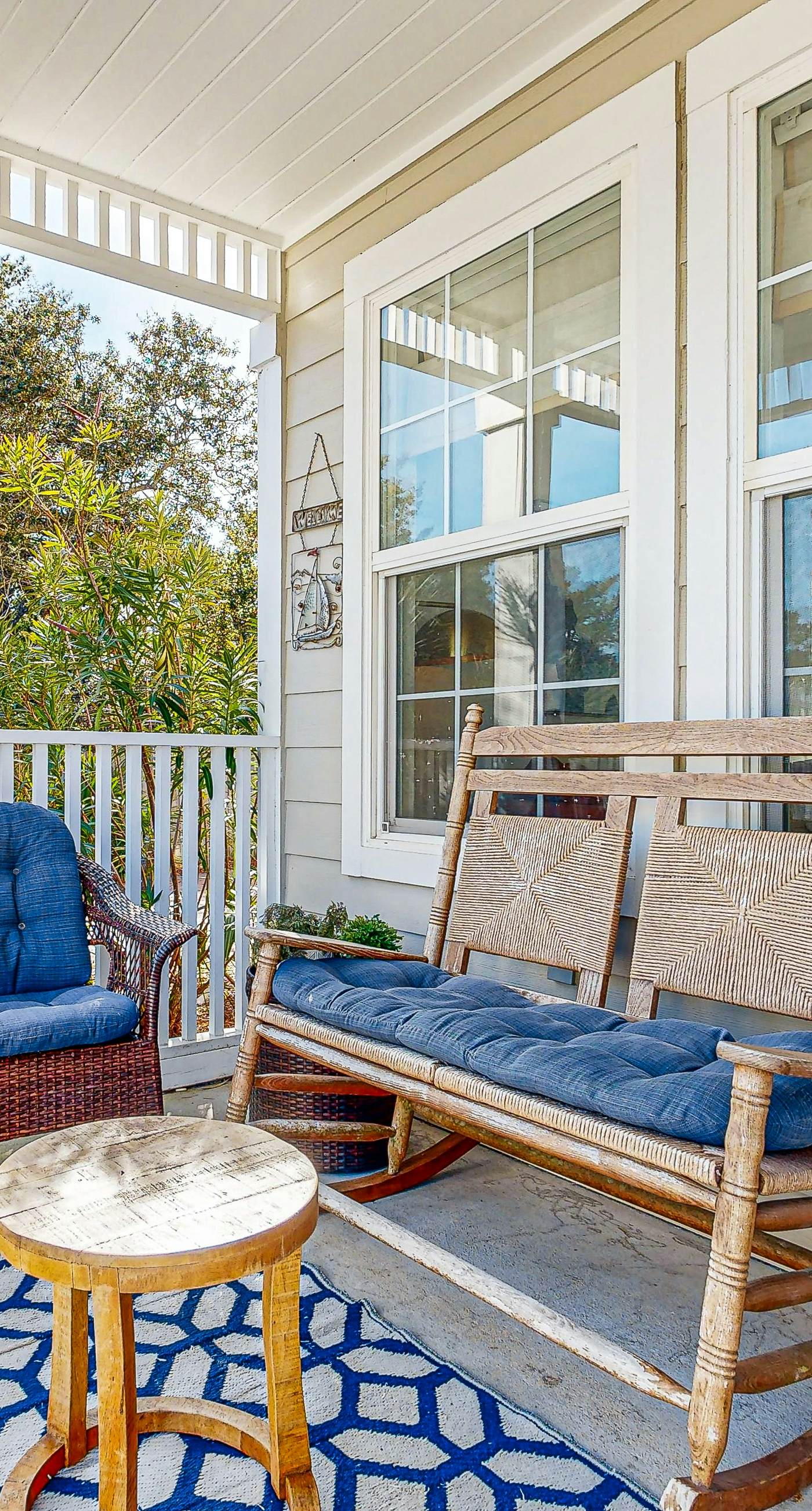 Cozy coastal condo with shared pool, central AC & free WiFi