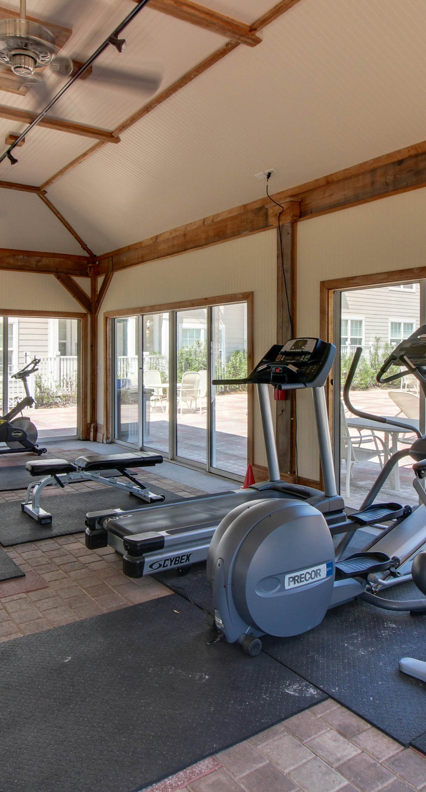 Cozy coastal condo with shared pool, central AC & free WiFi