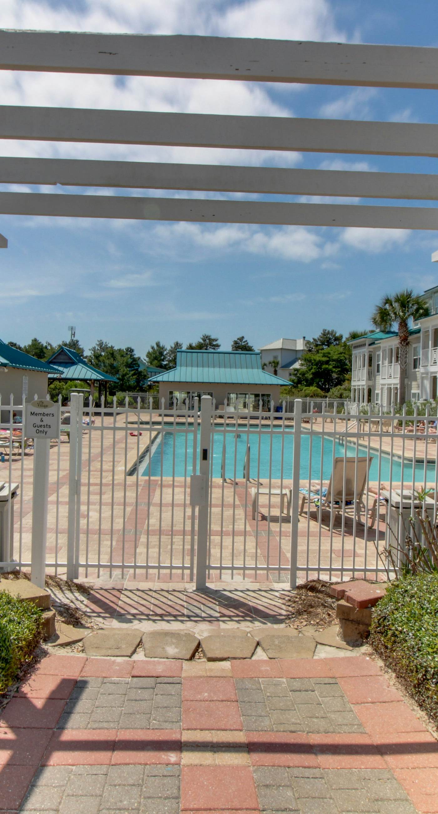 Cozy coastal condo with shared pool, central AC & free WiFi