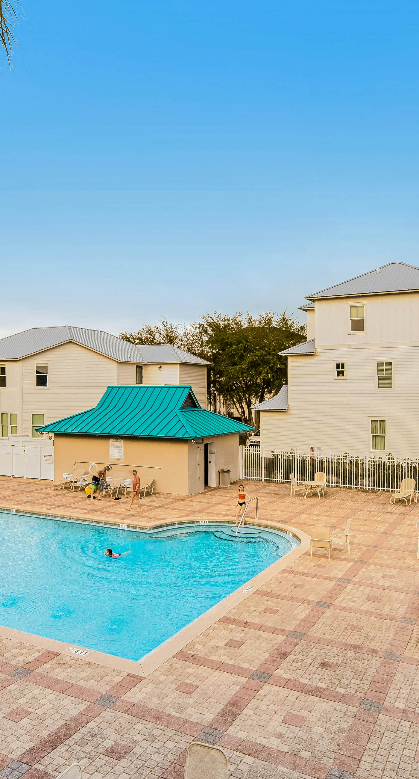 Cozy coastal condo with shared pool, central AC & free WiFi