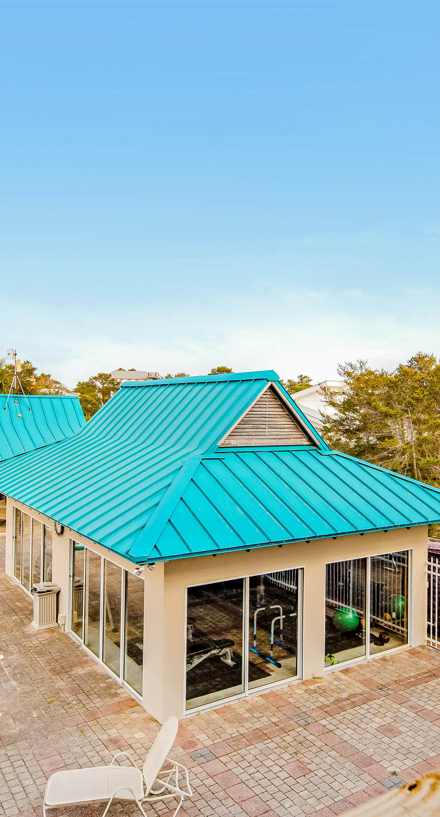 Cozy coastal condo with shared pool, central AC & free WiFi