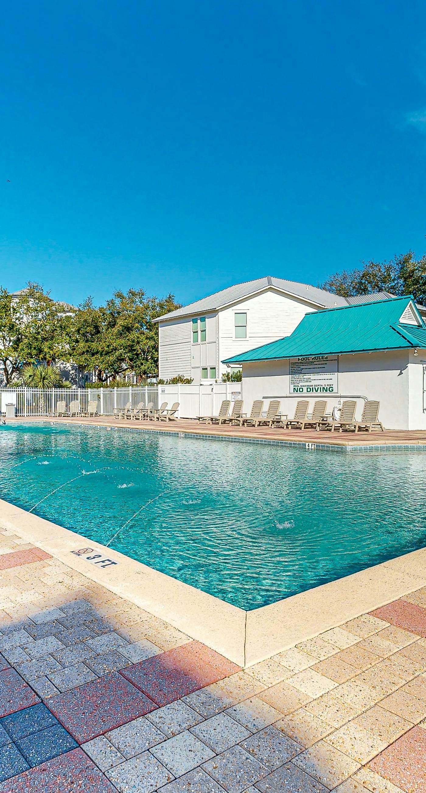 Cozy coastal condo with shared pool, central AC & free WiFi
