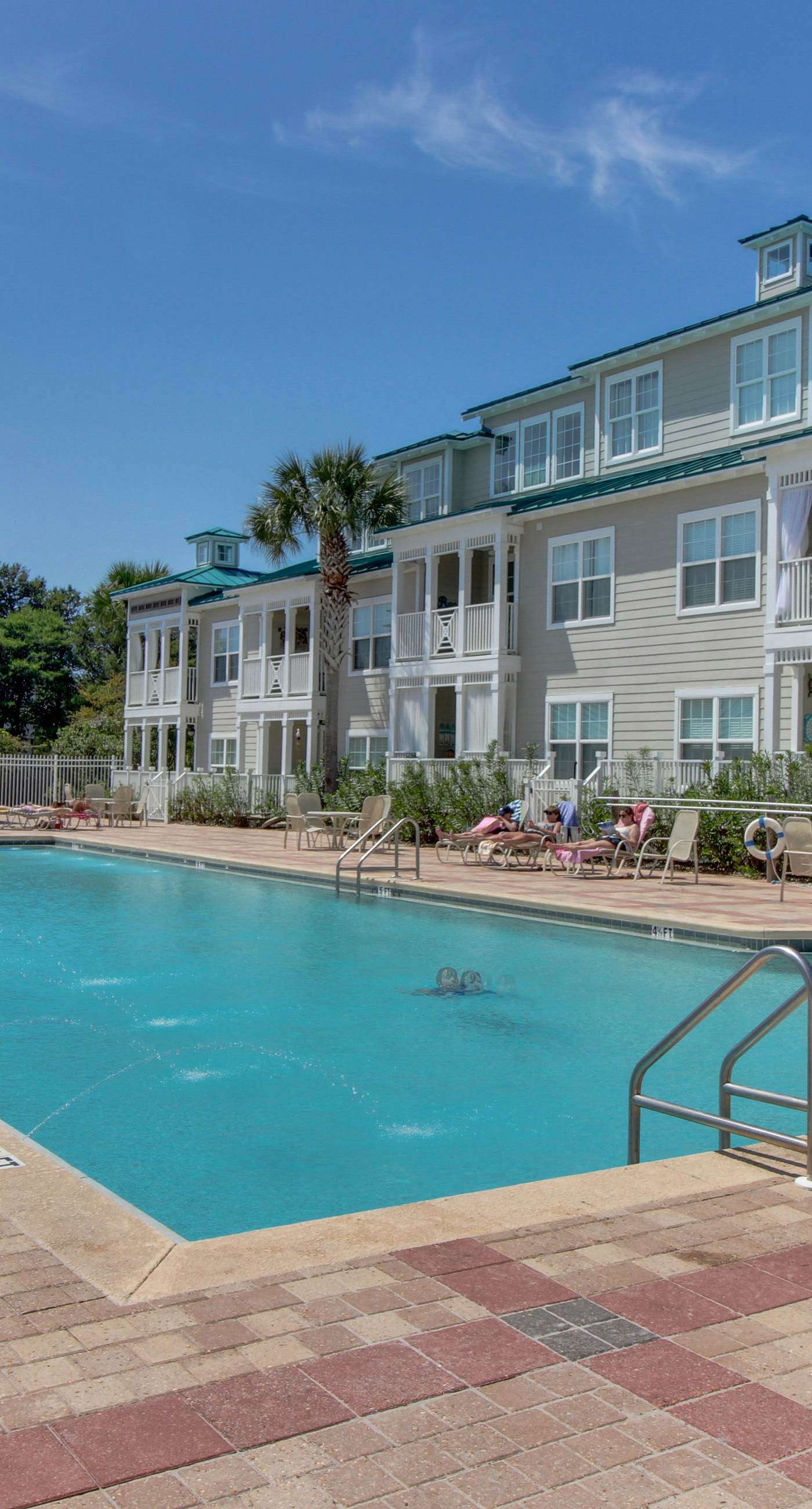 Cozy coastal condo with shared pool, central AC & free WiFi