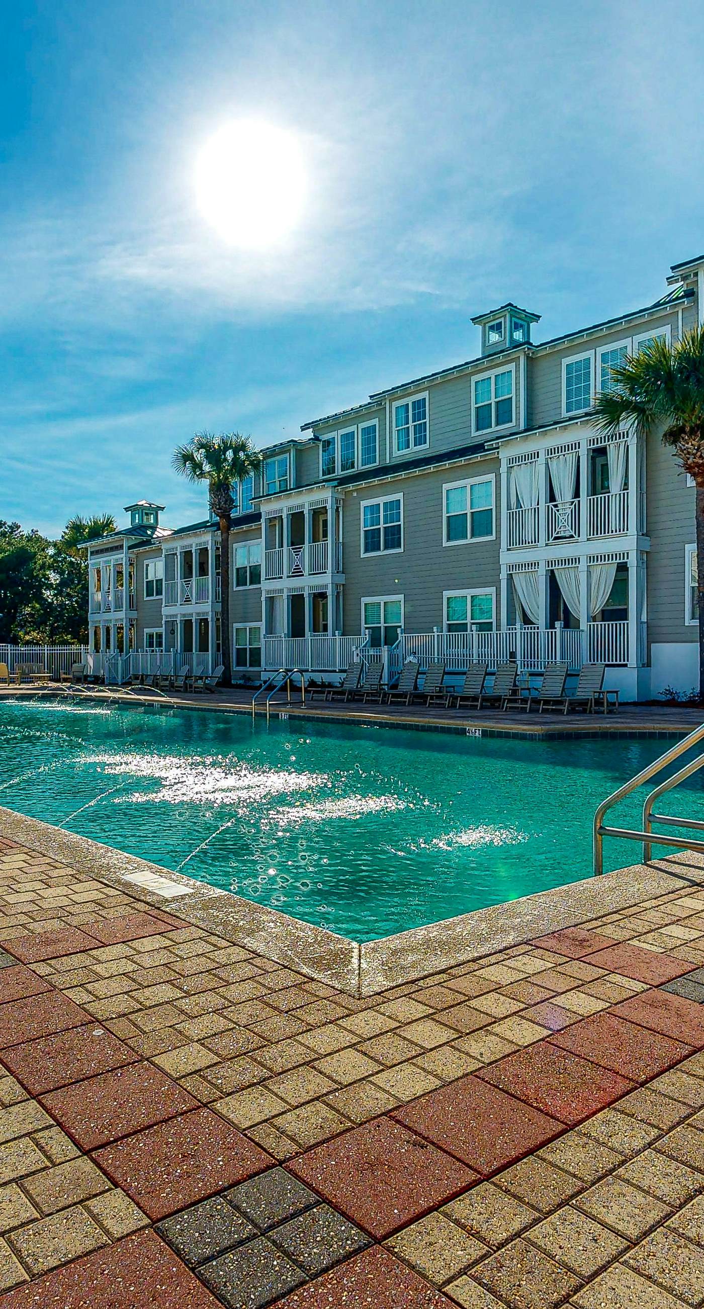 Cozy coastal condo with shared pool, central AC & free WiFi