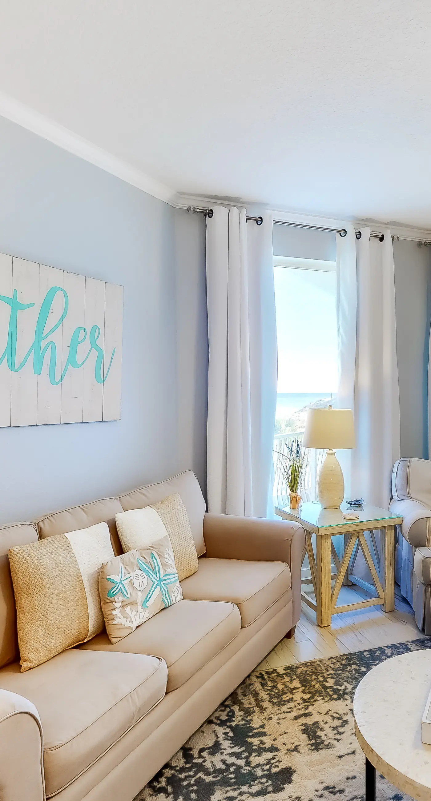 Gorgeous condo with pool & Gulf view, stunning decor, bunk beds & pickleball