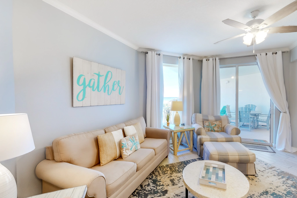 Gorgeous condo with pool & Gulf view, stunning decor, bunk beds & pickleball