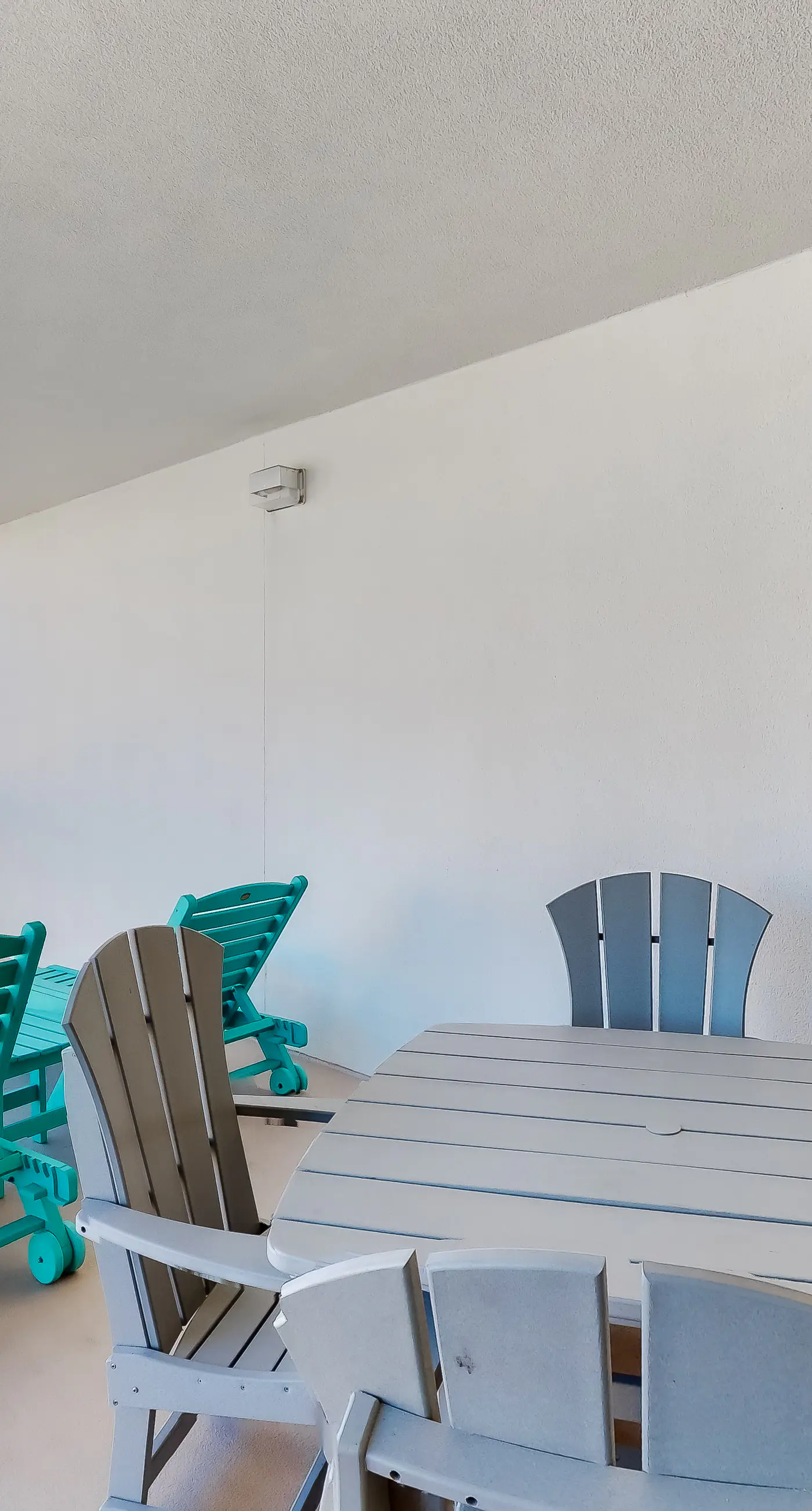 Gorgeous condo with pool & Gulf view, stunning decor, bunk beds & pickleball