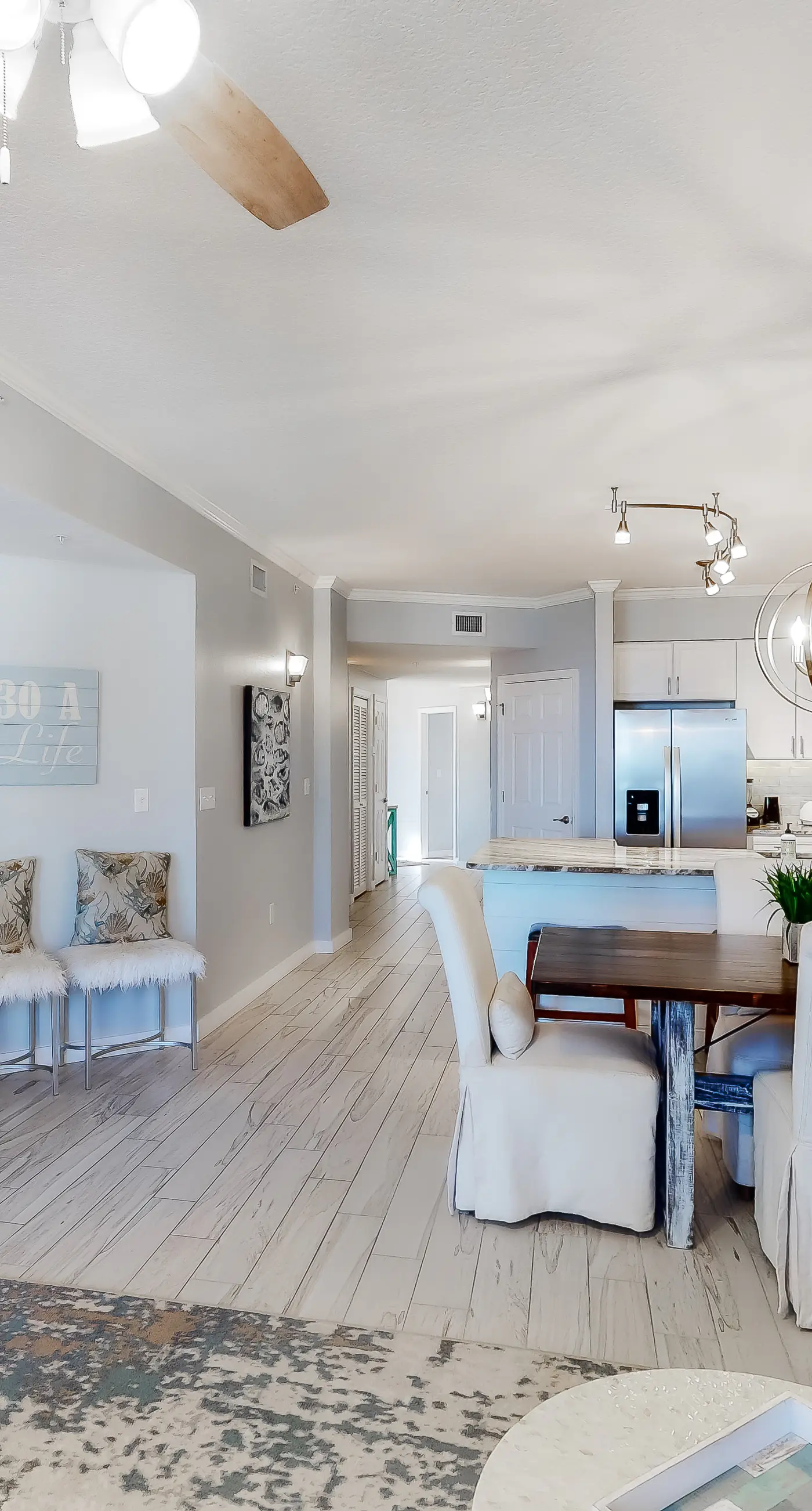 Gorgeous condo with pool & Gulf view, stunning decor, bunk beds & pickleball