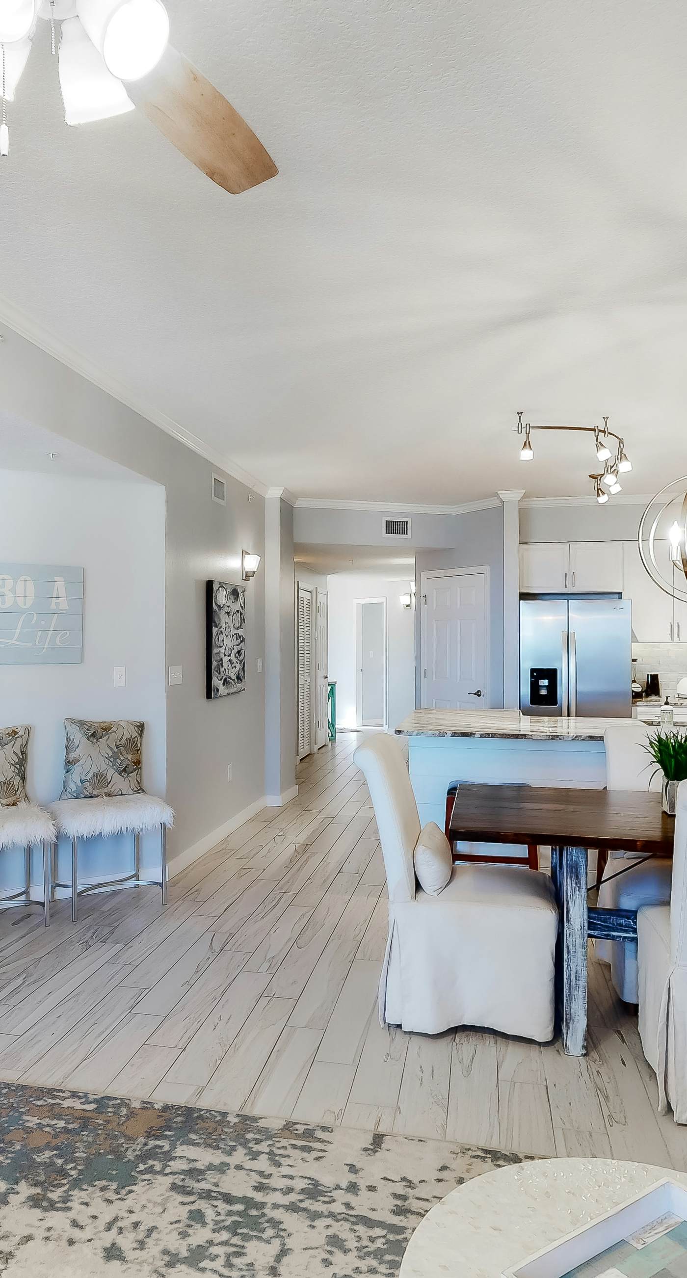 Gorgeous condo with pool & Gulf view, stunning decor, bunk beds & pickleball