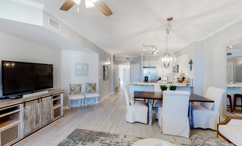 Gorgeous condo with pool & Gulf view, stunning decor, bunk beds & pickleball