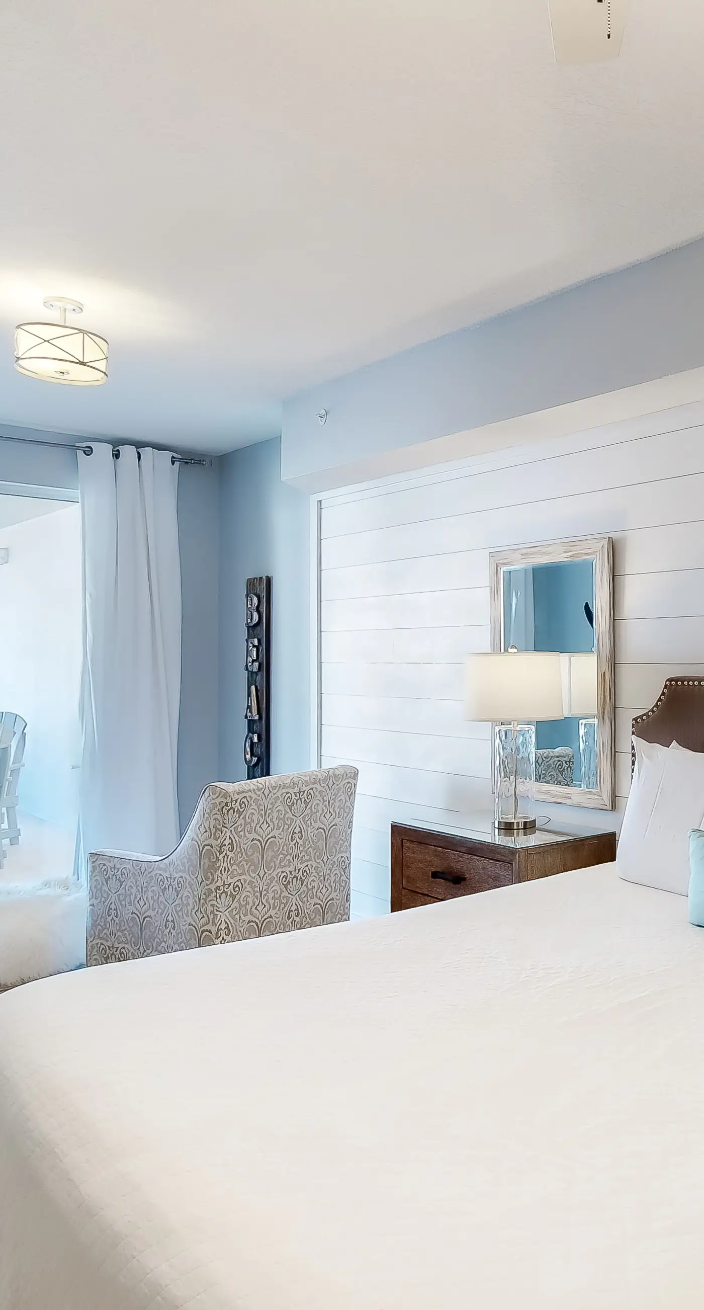 Gorgeous condo with pool & Gulf view, stunning decor, bunk beds & pickleball