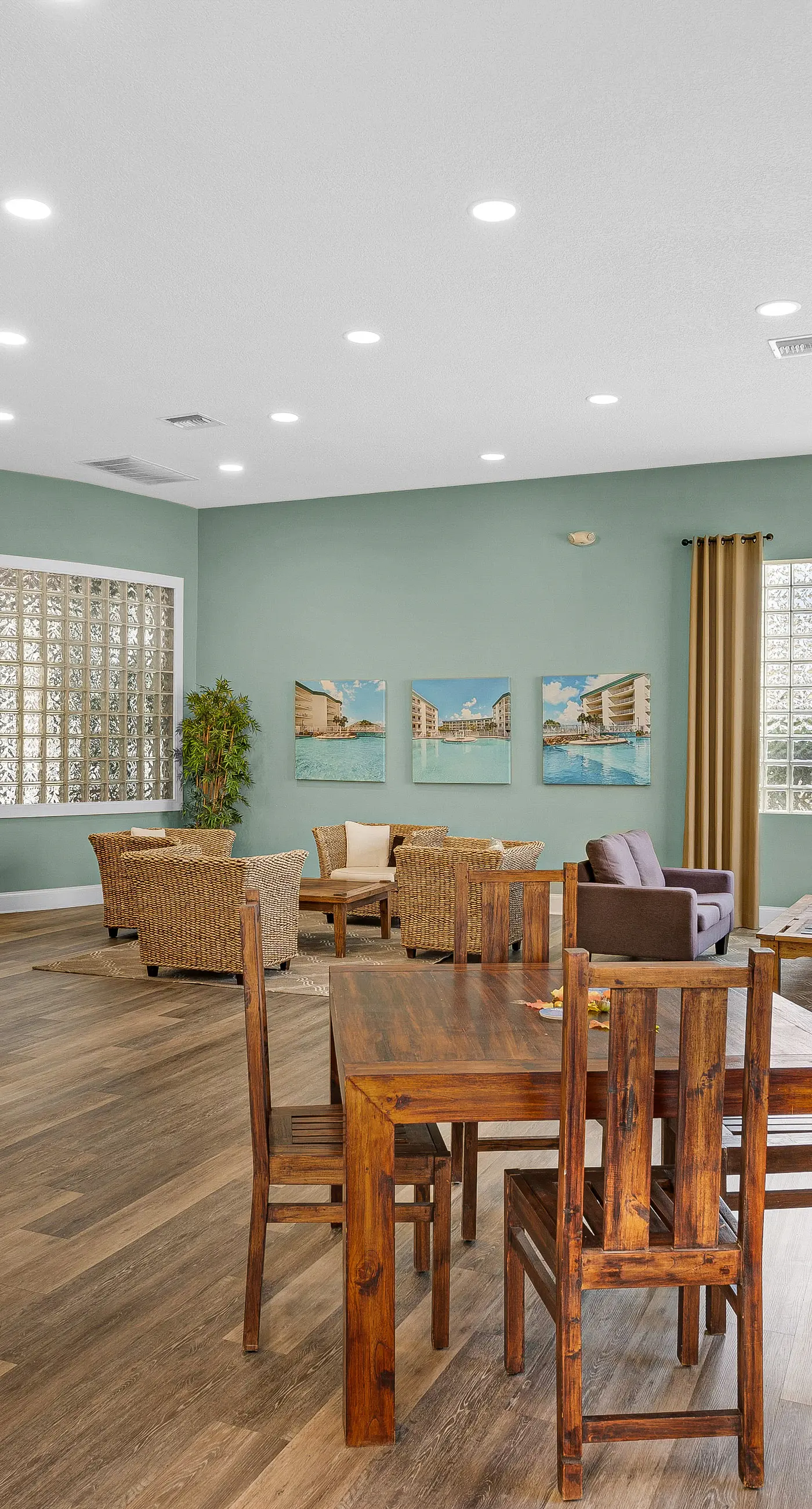 Gorgeous condo with pool & Gulf view, stunning decor, bunk beds & pickleball