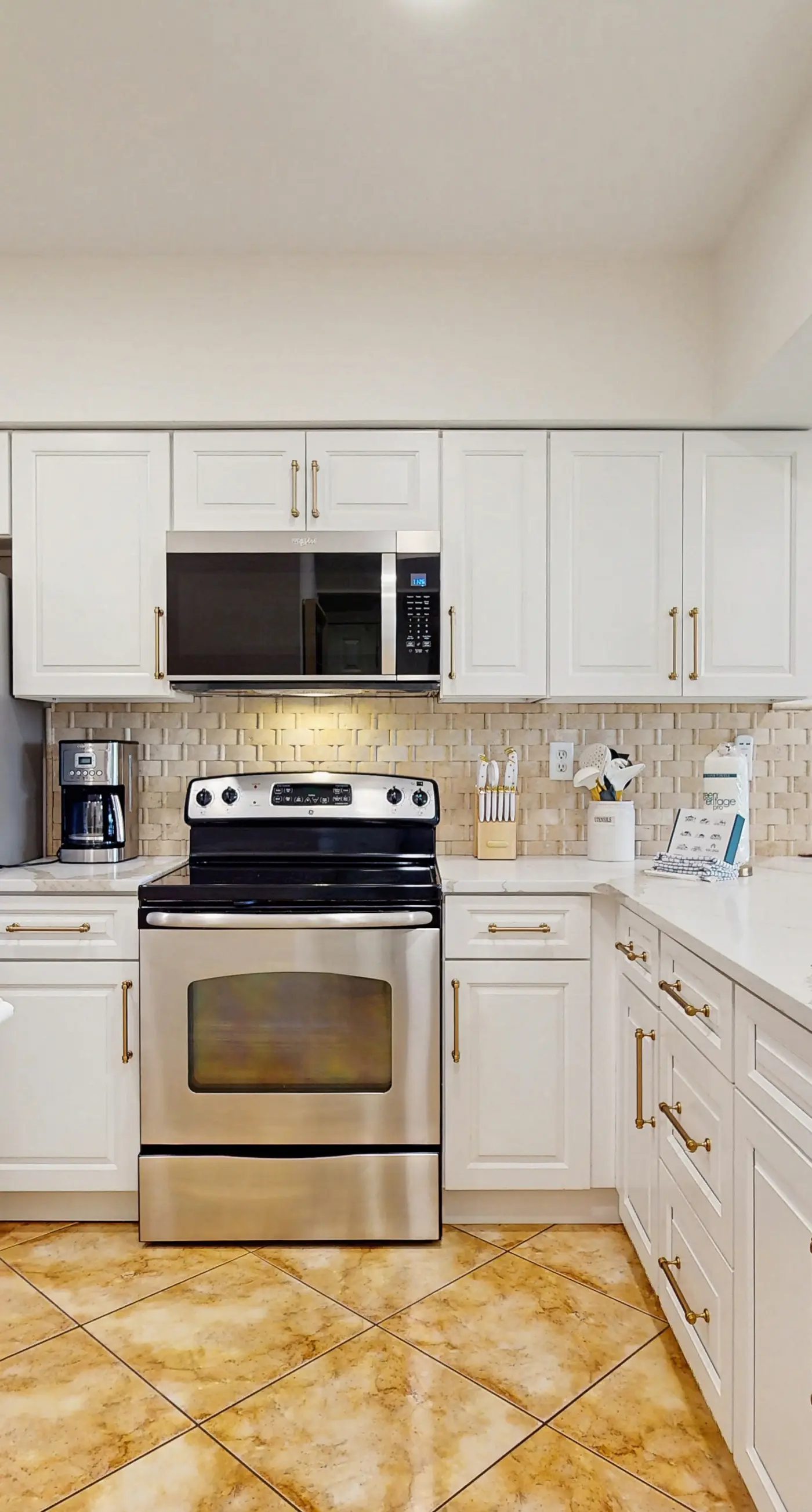 Amazing High Pointe condo with grill, hot tub, pool, tennis & pickleball