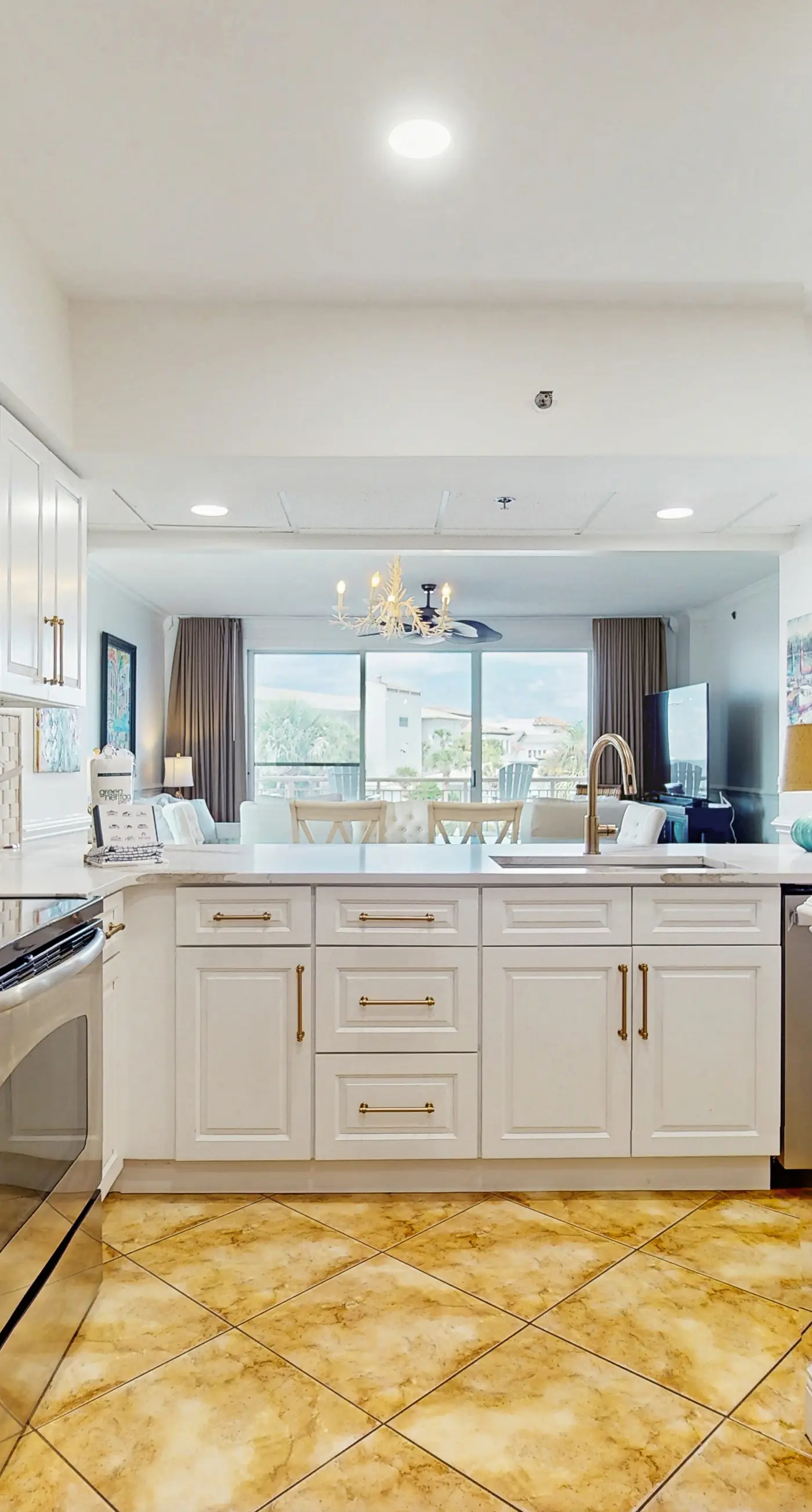 Amazing High Pointe condo with grill, hot tub, pool, tennis & pickleball