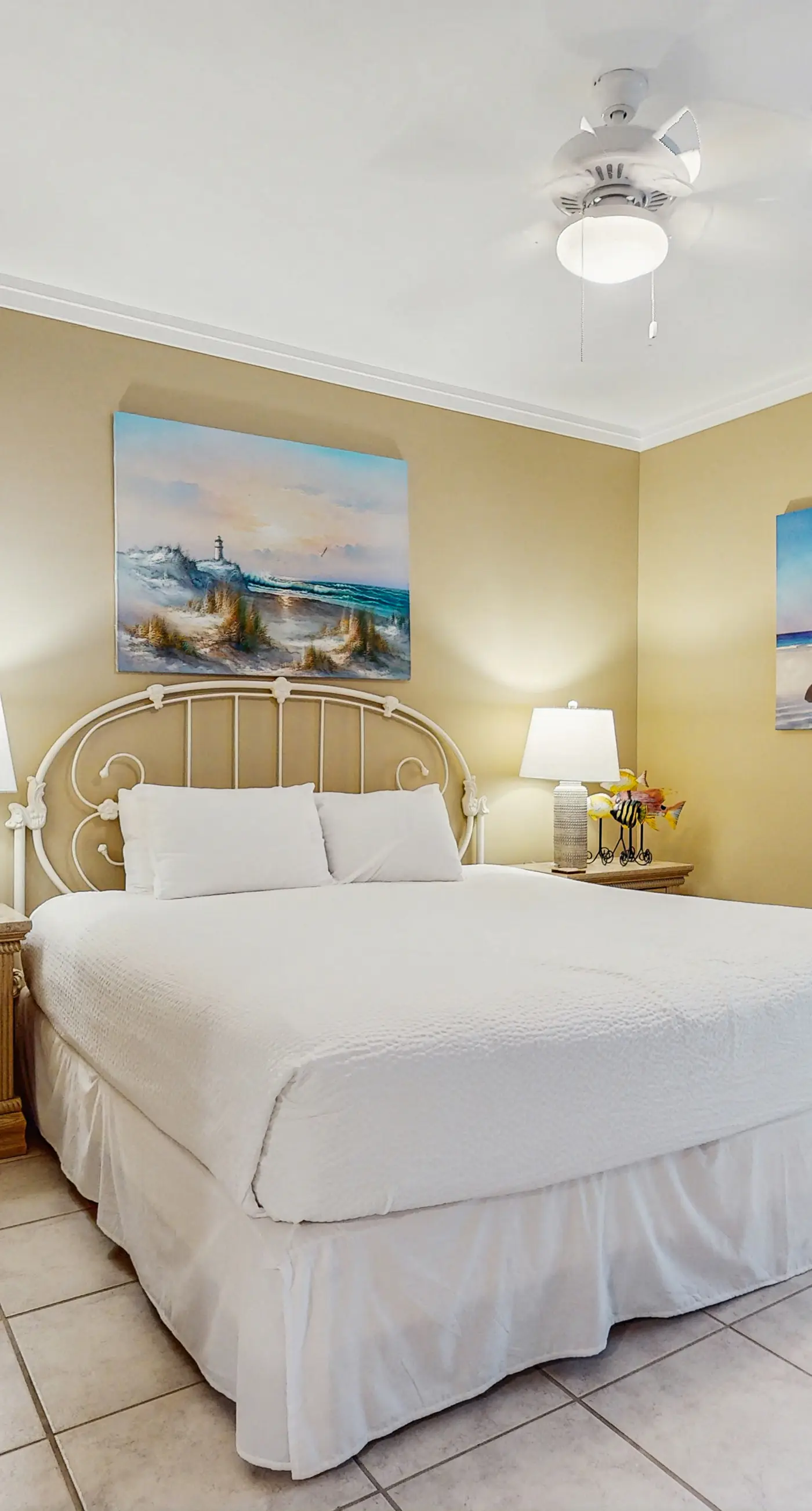Lovely condo with pool, hot tub, modern furnishings, pickleball - near beach