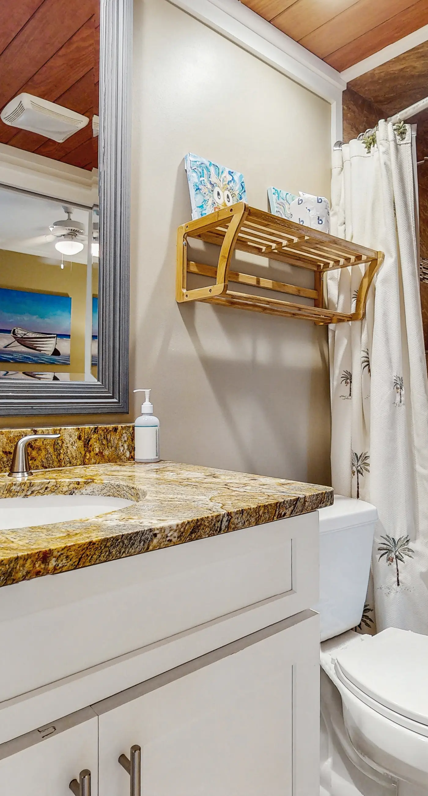 Lovely condo with pool, hot tub, modern furnishings, pickleball - near beach