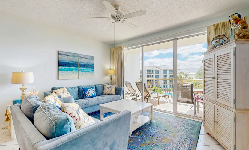 Spacious getaway with Gulf view, beach access, tennis & pickleball