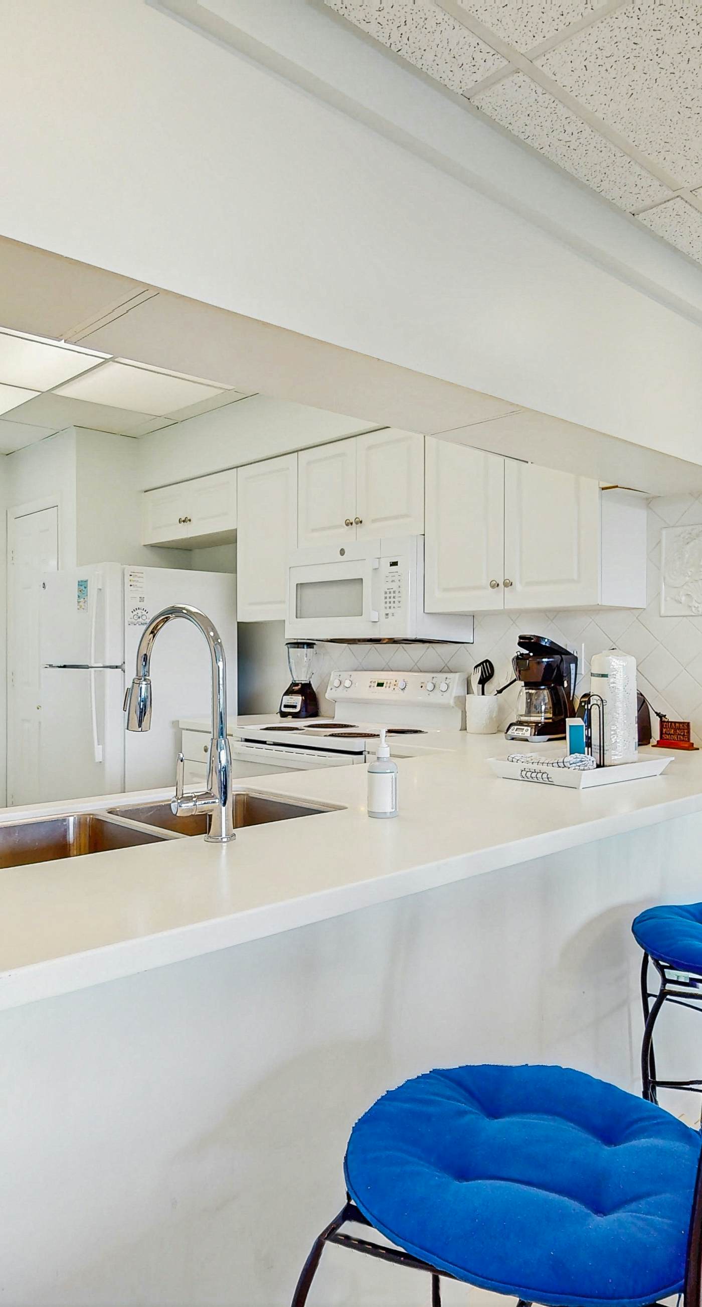 Spacious getaway with Gulf view, beach access, tennis & pickleball