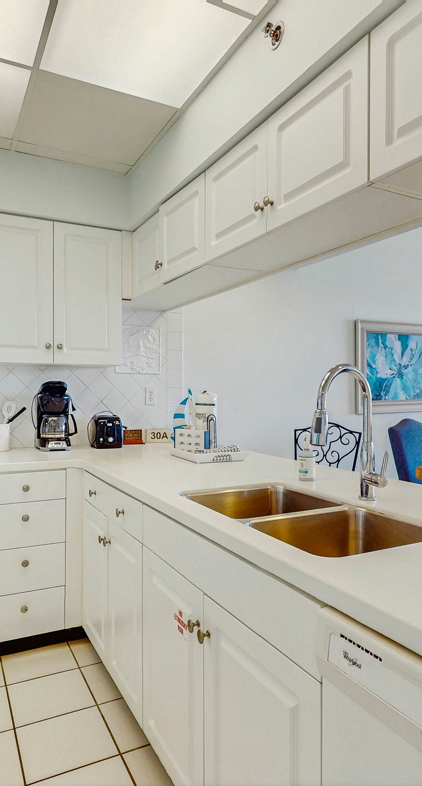 Spacious getaway with Gulf view, beach access, tennis & pickleball