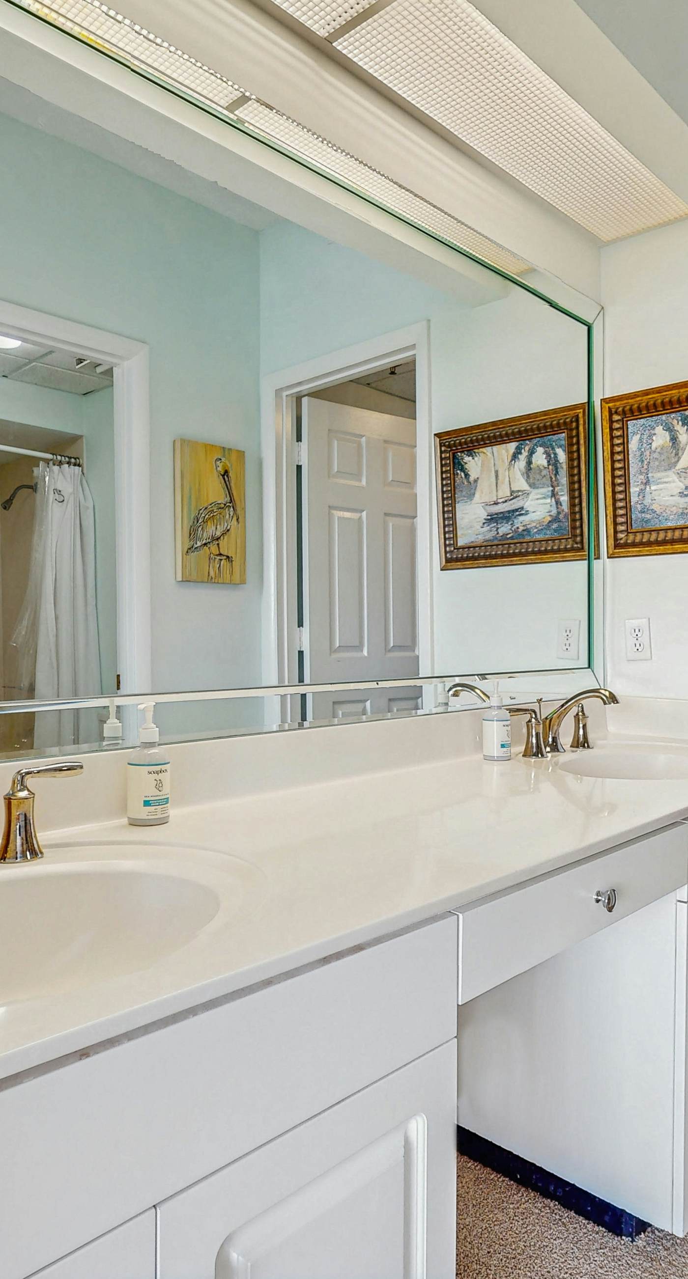 Spacious getaway with Gulf view, beach access, tennis & pickleball