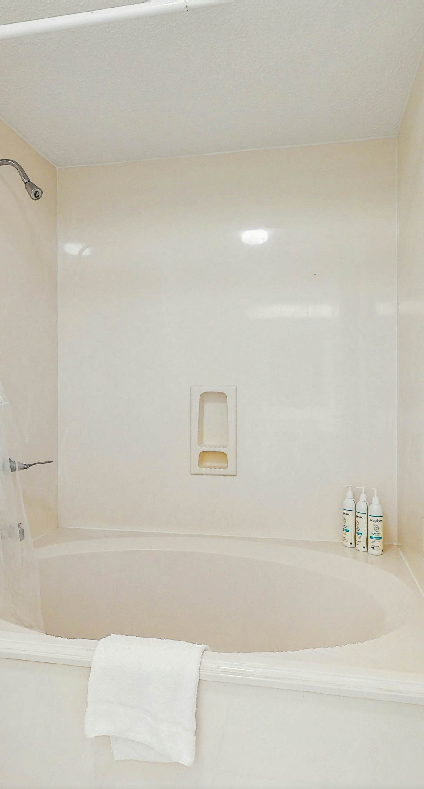 Spacious getaway with Gulf view, beach access, tennis & pickleball