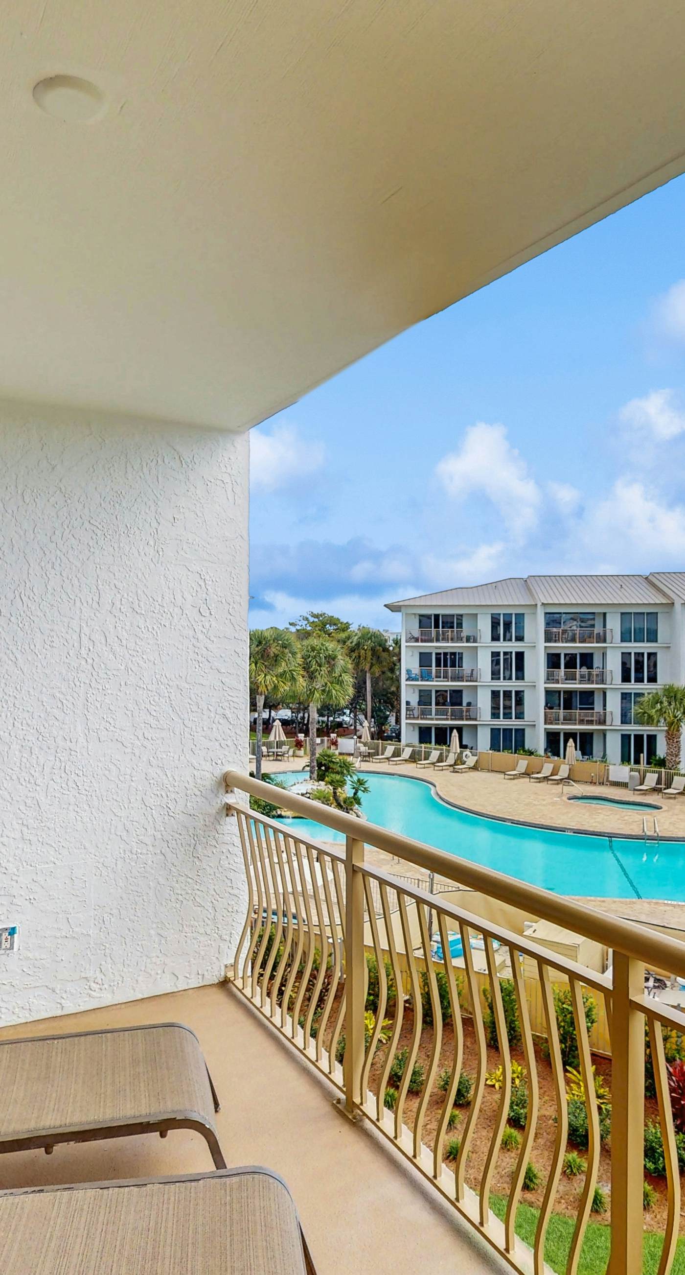 Spacious getaway with Gulf view, beach access, tennis & pickleball
