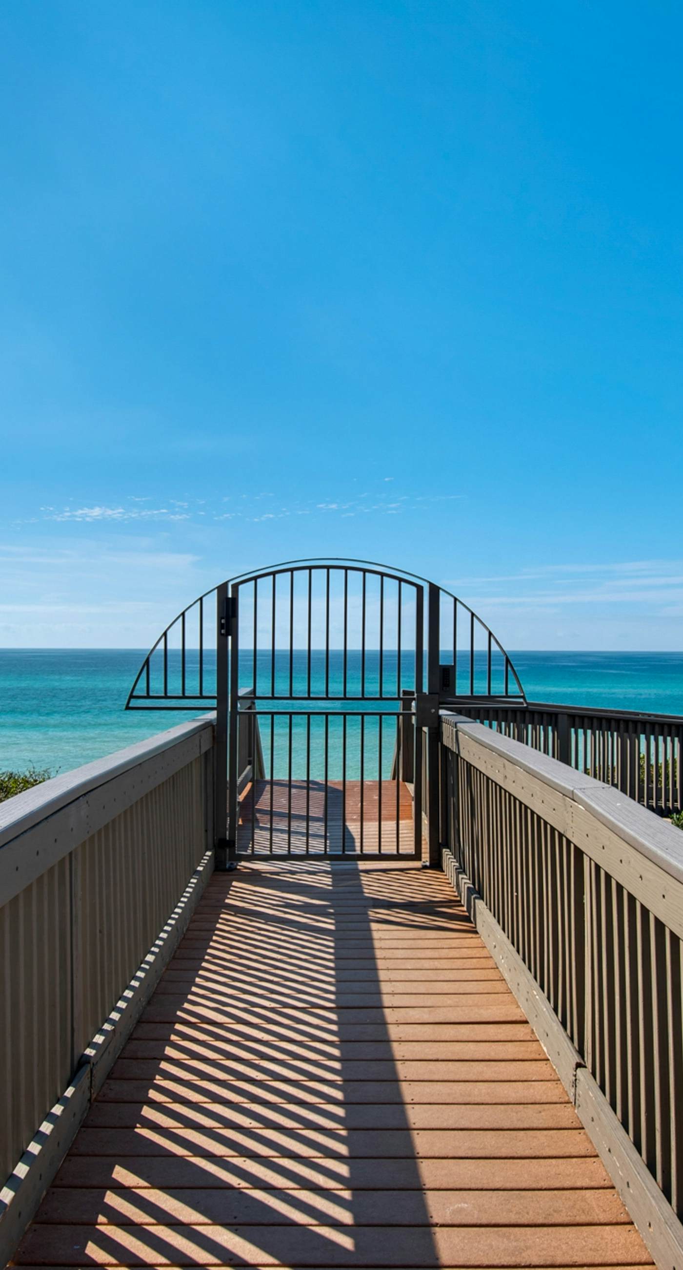 Spacious getaway with Gulf view, beach access, tennis & pickleball