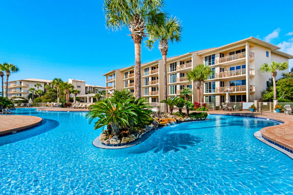 Condo with pickleball - steps from the Gulf & quick walk to dining & shops